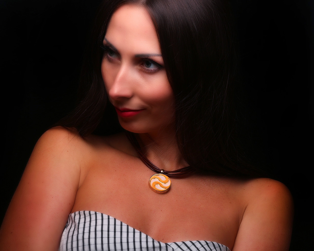 Золотая подвеска с перламутром Bvlgari Optical