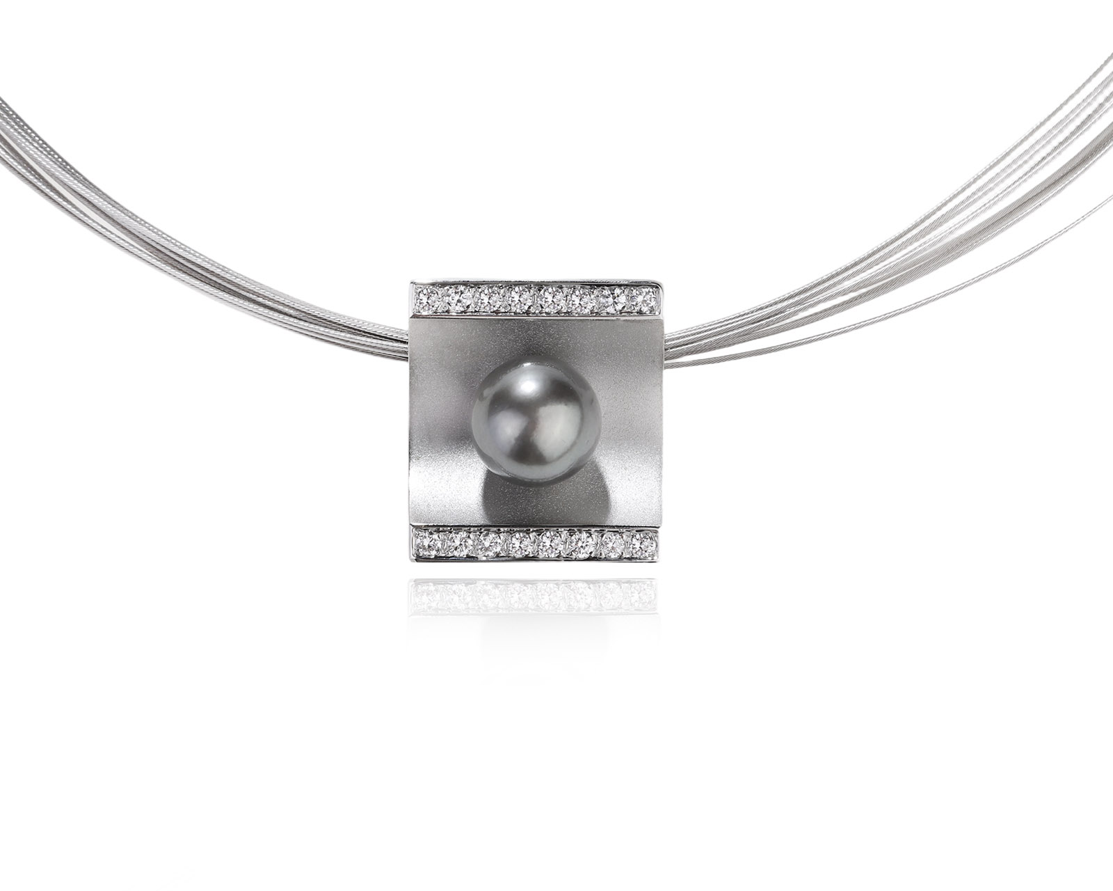 Оригинальное платиновое колье с бриллиантами 0.48ct Cédé 240526/5-1