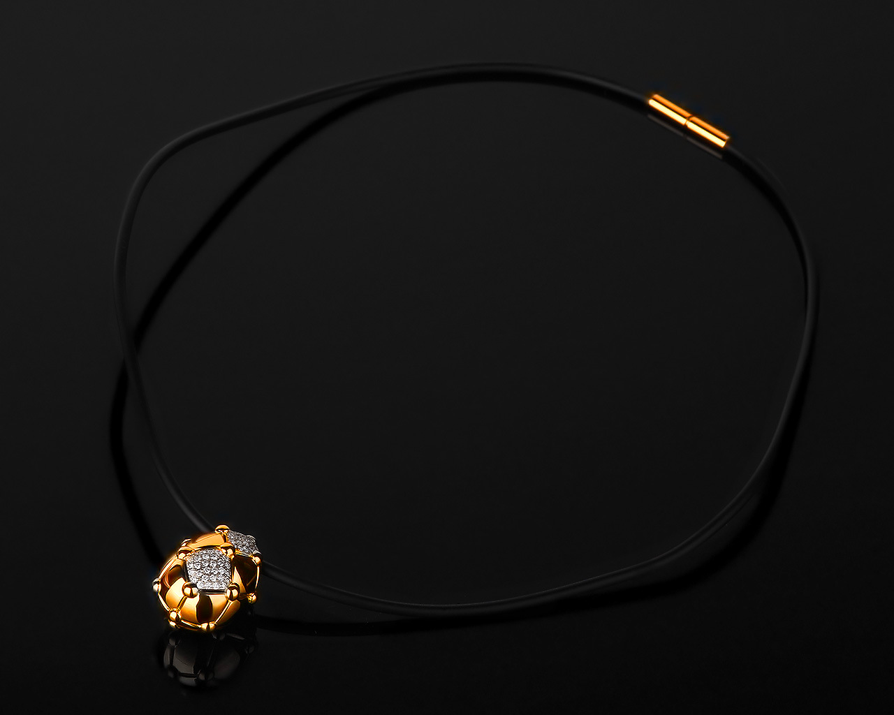 Шикарная бриллиантовая подвеска Аvakian Tzarina