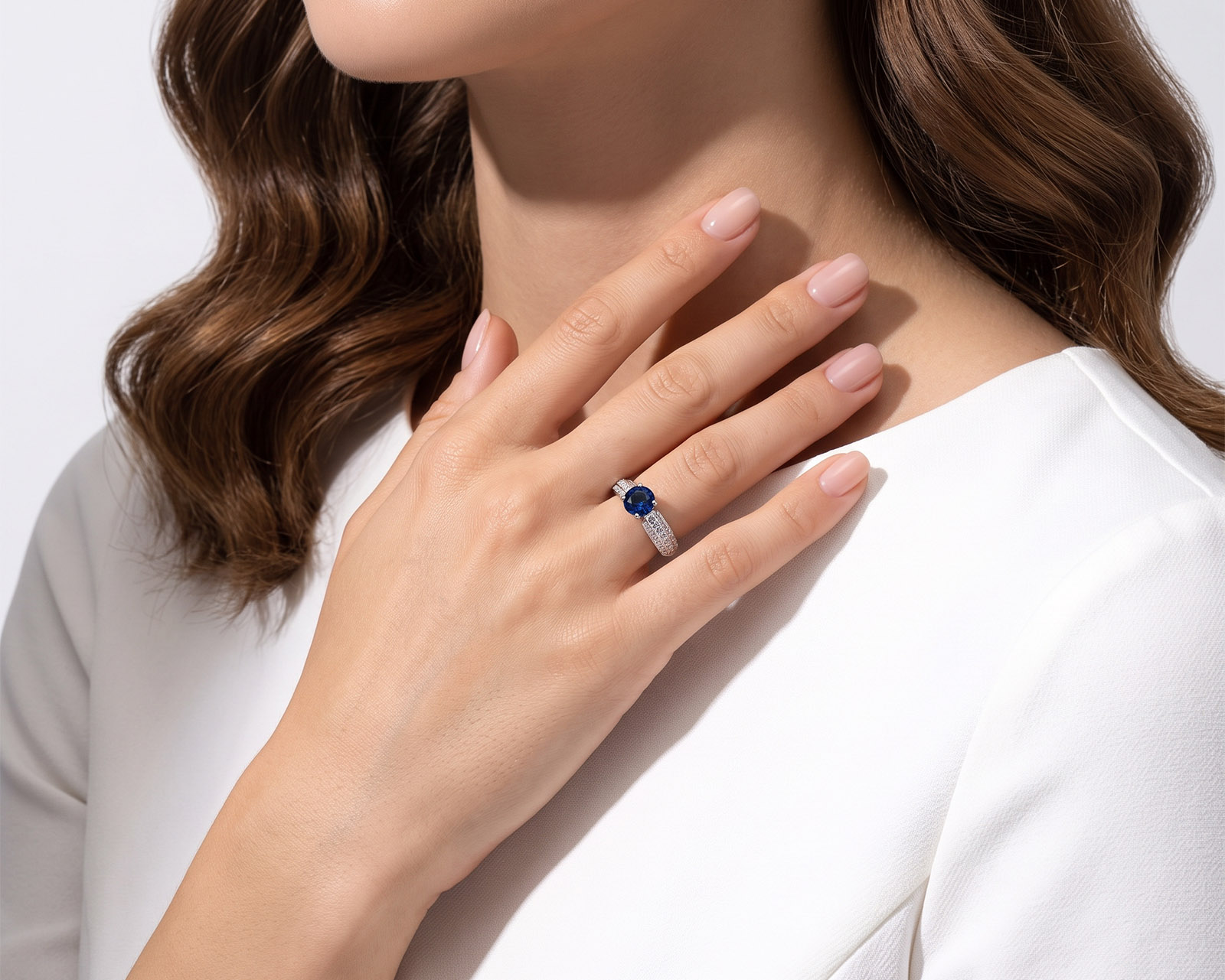 Золотое кольцо с сапфиром 1.01ct и бриллиантами 0.62ct