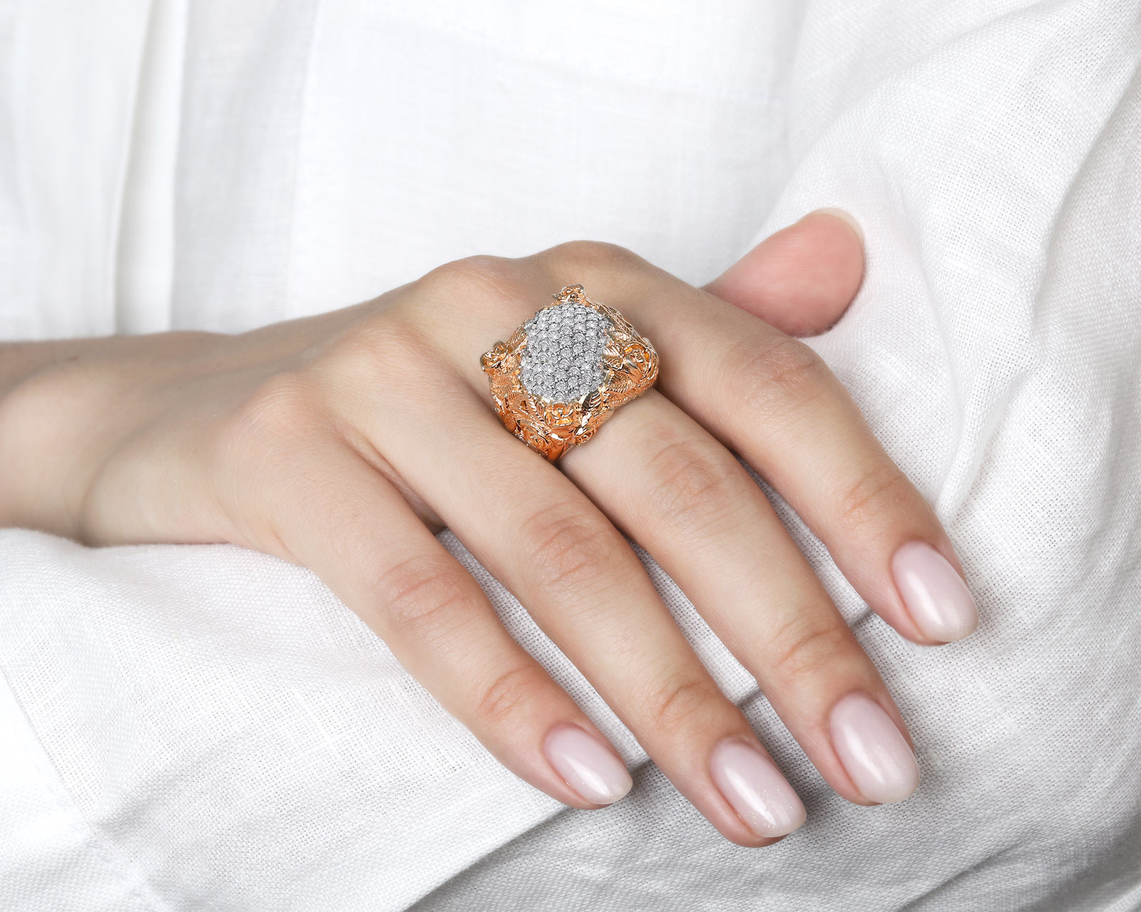 Восхитительное золотое кольцо с бриллиантами 1.07ct