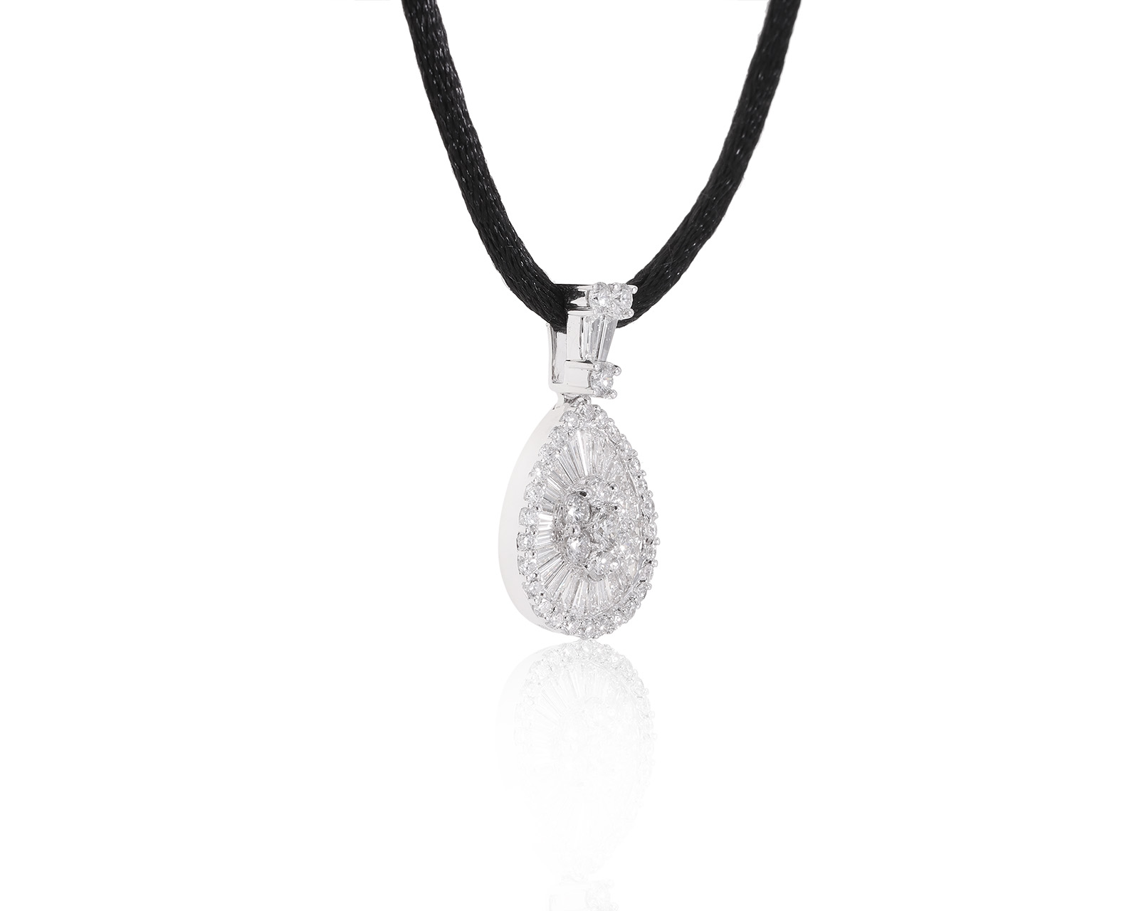 Золотой кулон с бриллиантами 1.99ct