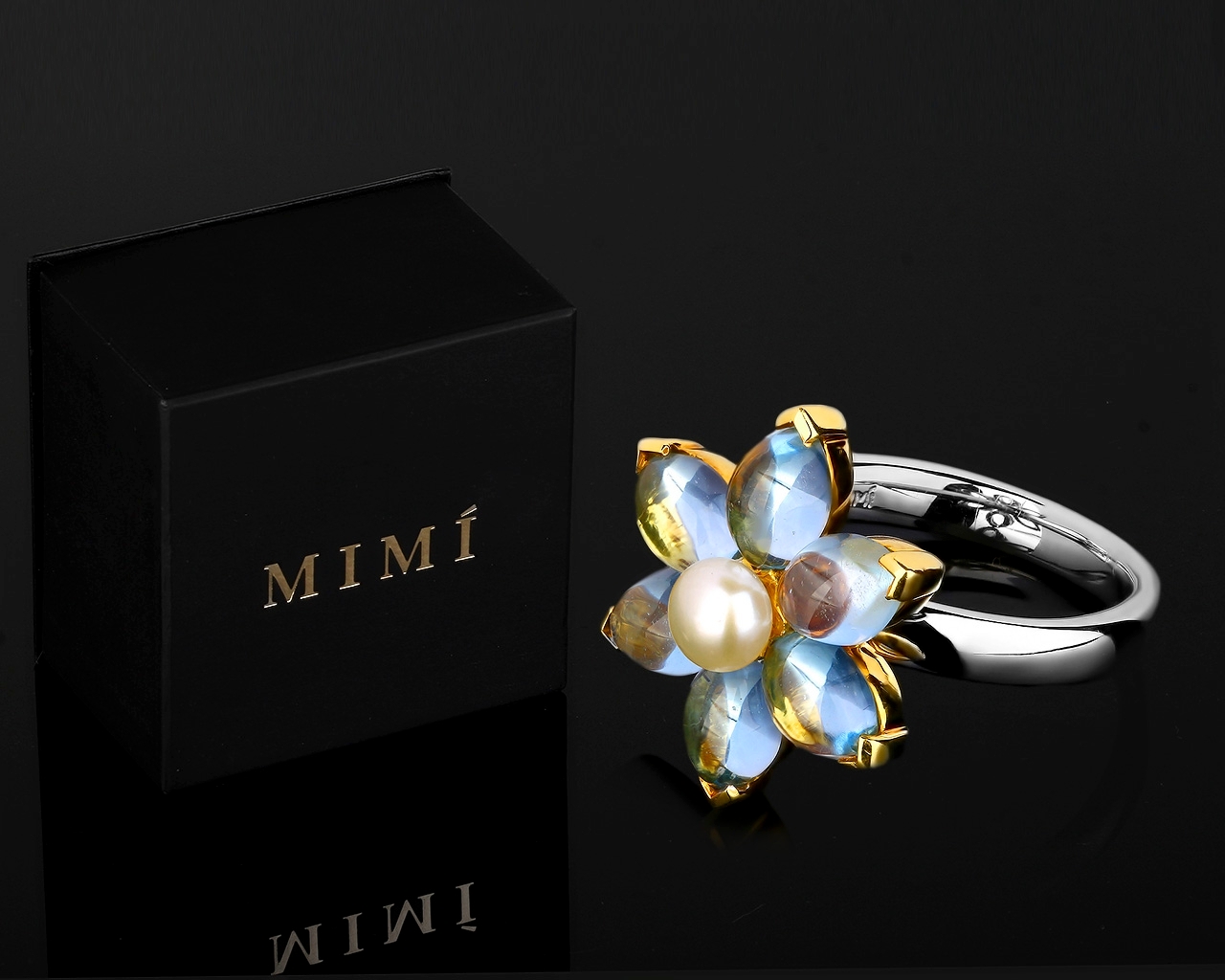 Элегантное золотое кольцо с жемчугом и топазами MiMi