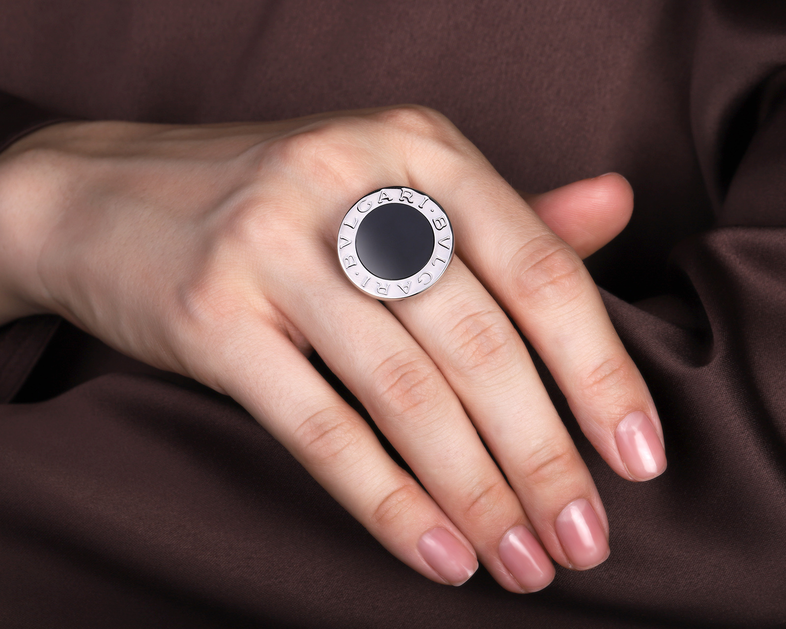 Оригинальное золотое кольцо с ониксом 2.75ct Bvlgari