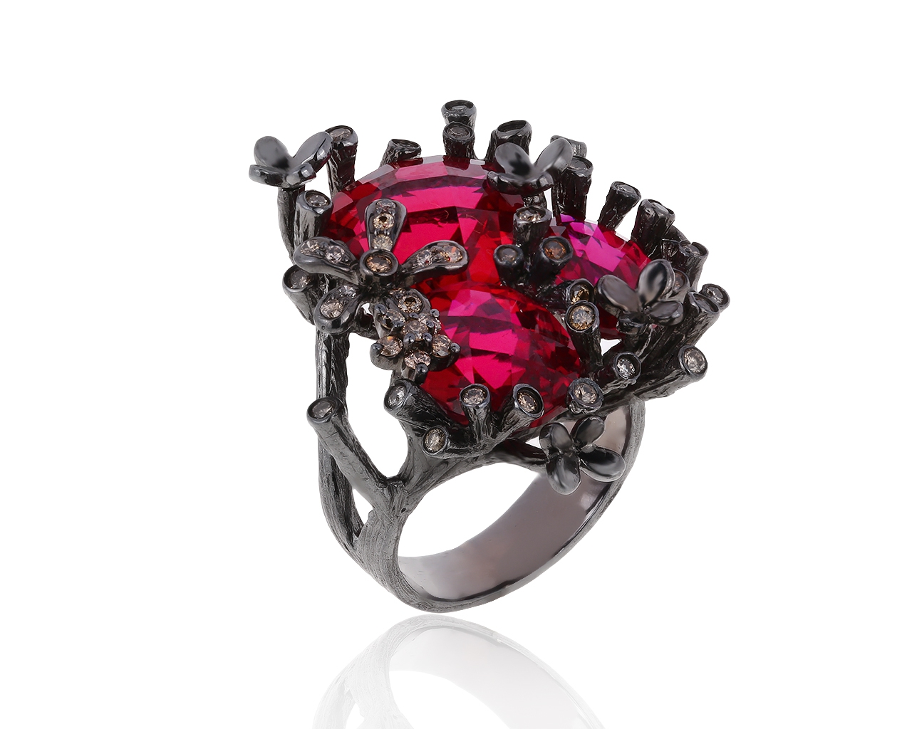 Изумительное золотое кольцо с синтетическими рубинами 021219/1