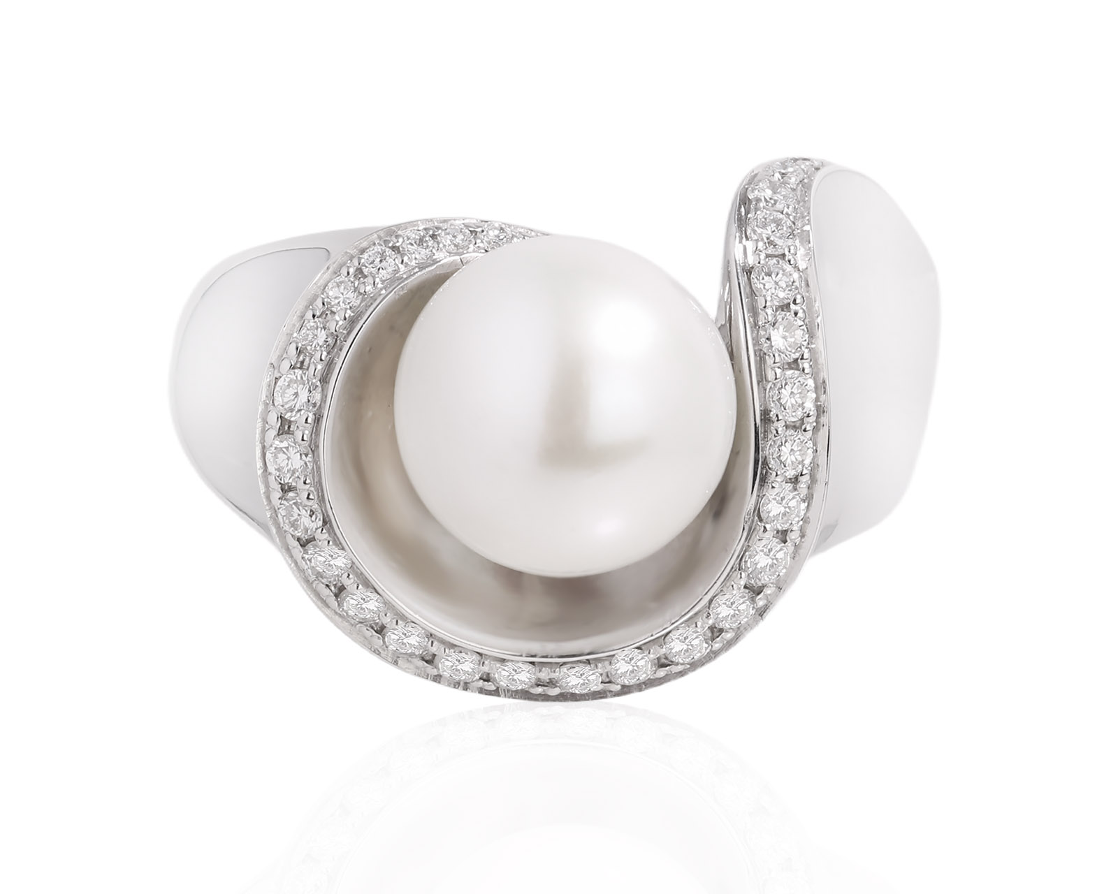 Золотое кольцо с жемчугом и бриллиантами 0.30ct