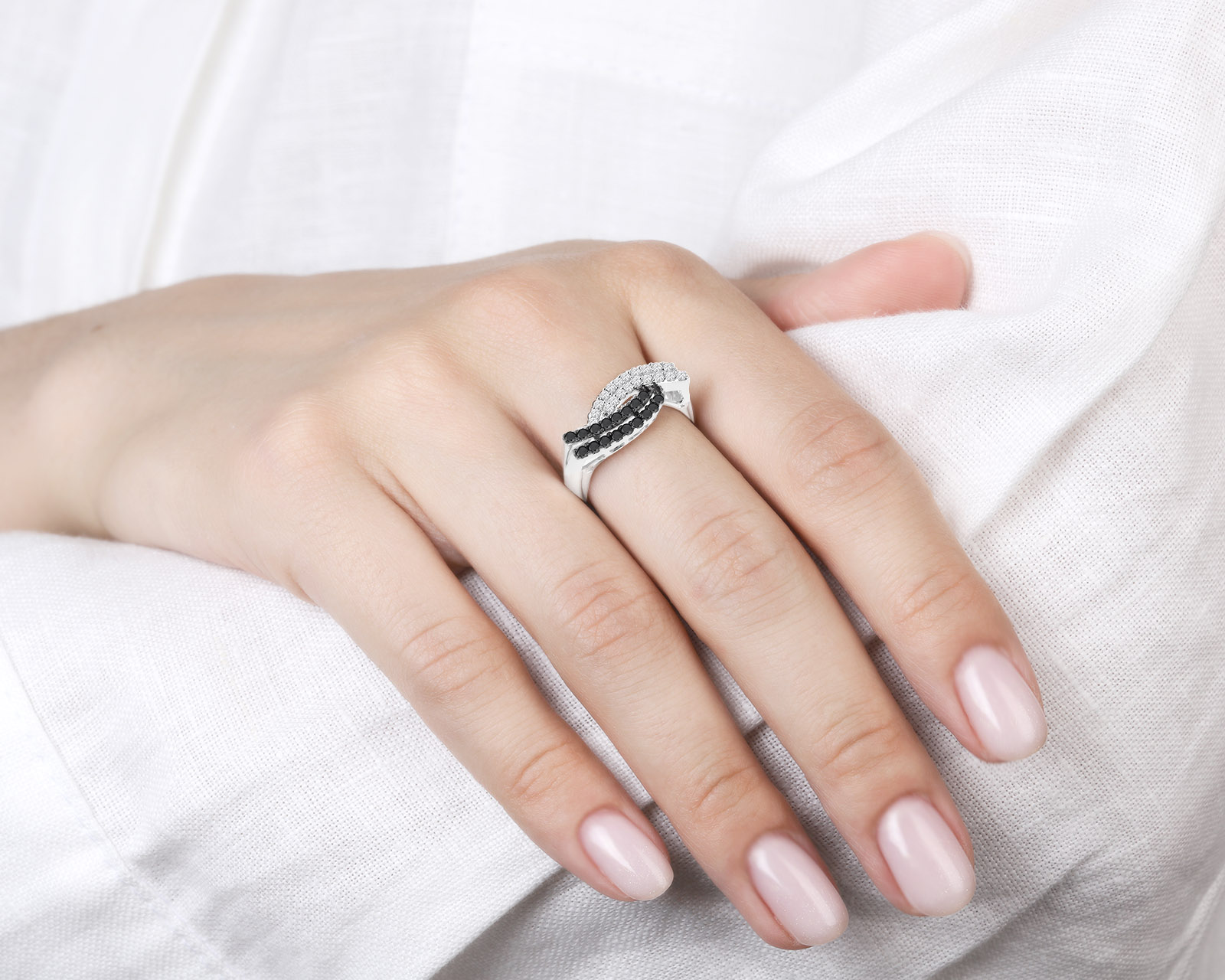 Модное золотое кольцо с бриллиантами 0.44ct