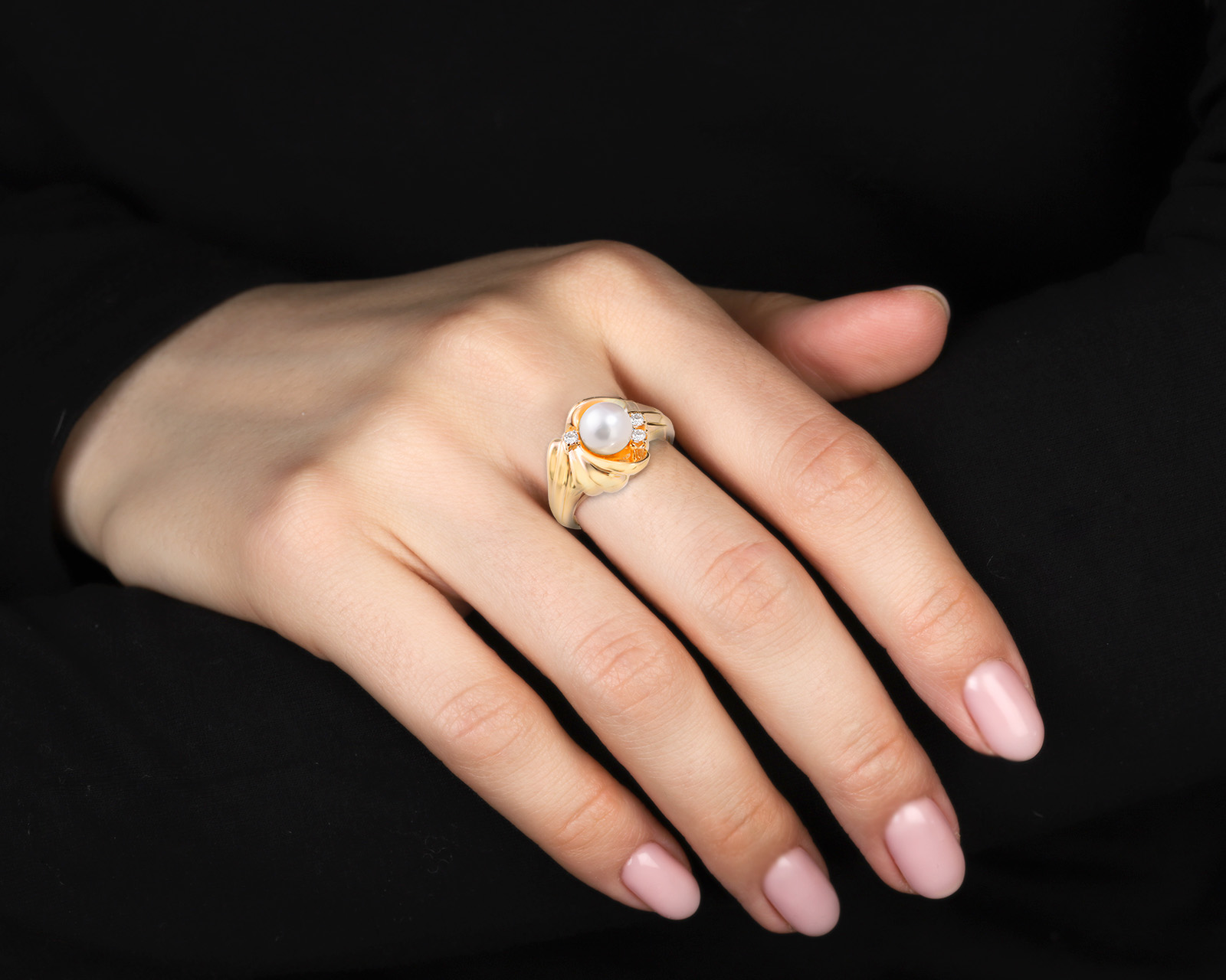 Золотое кольцо с жемчугом 6.90 мм