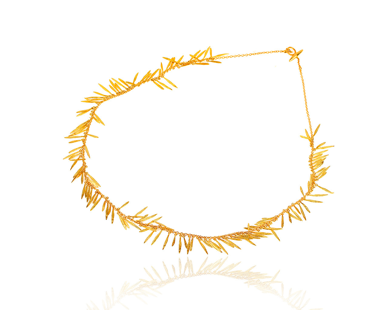 Оригинальное золотое колье с бриллиантами 0.005ct H.Stern