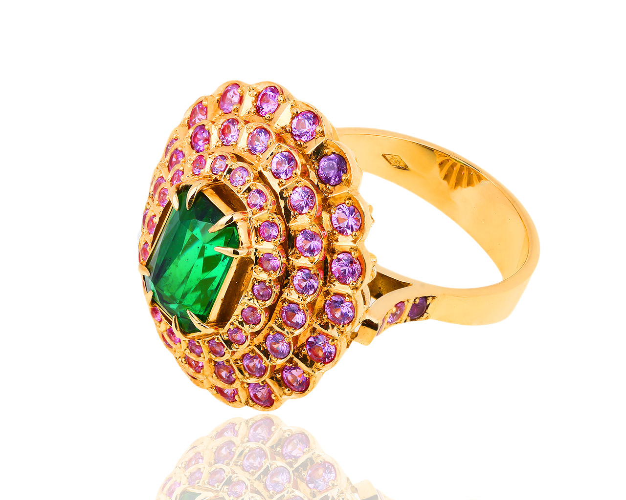 Золотое кольцо с зеленым турмалином и розовыми сапфирами