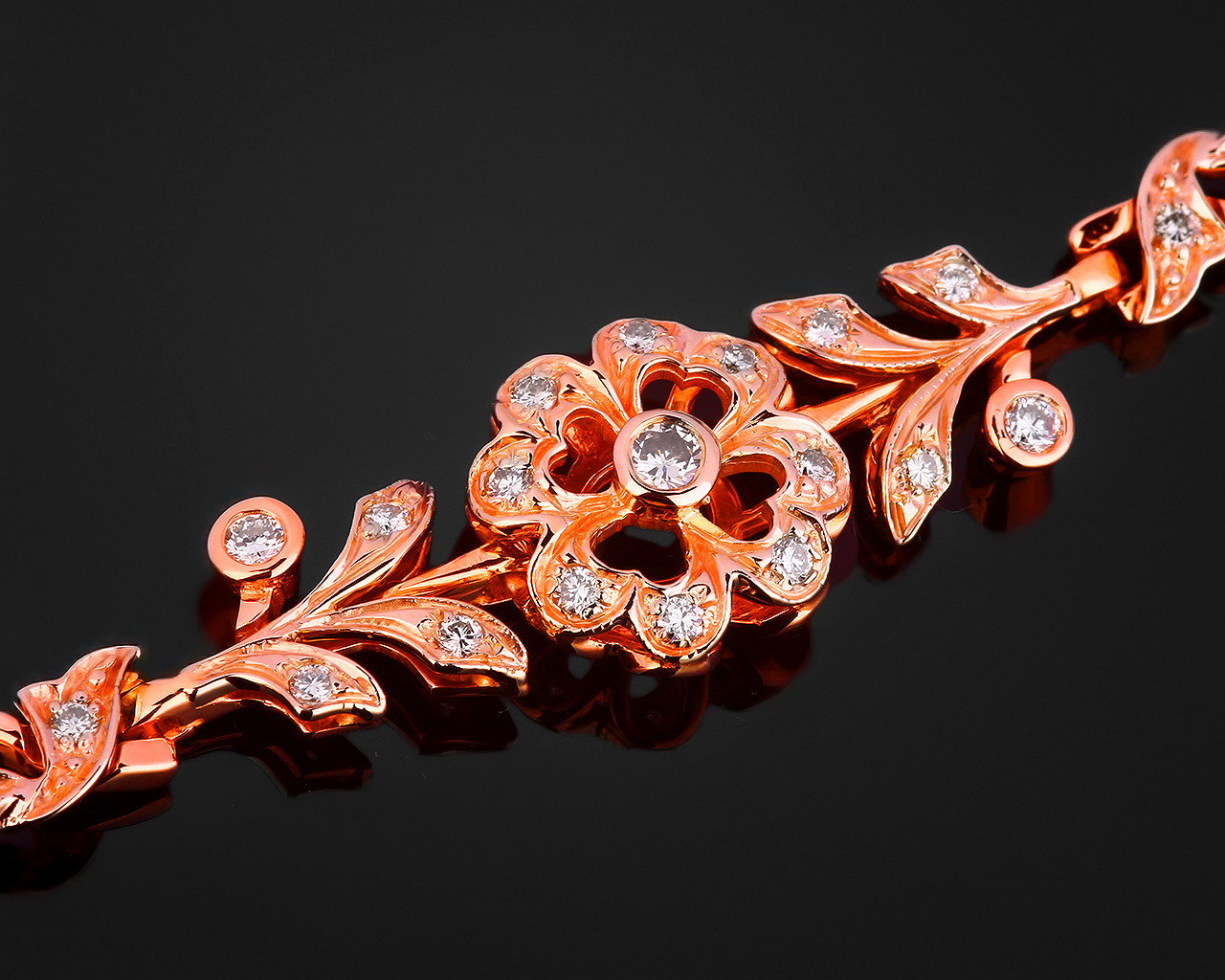 Узорный золотой браслет с бриллиантами 1.01ct 241117/19