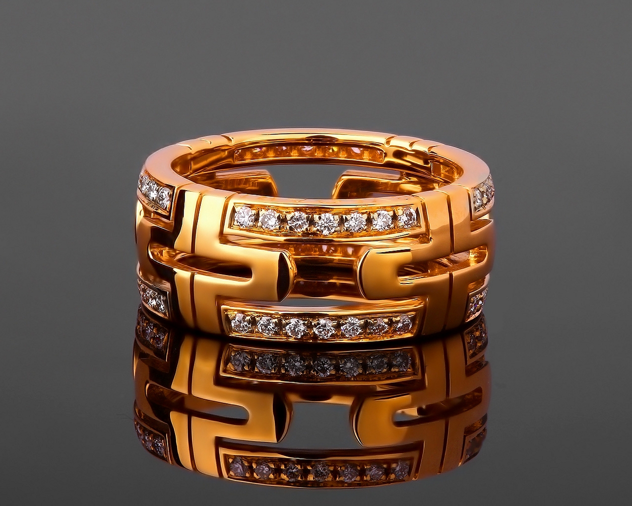 Изумительное золотое кольцо Bvlgari Parentesi 231017/1