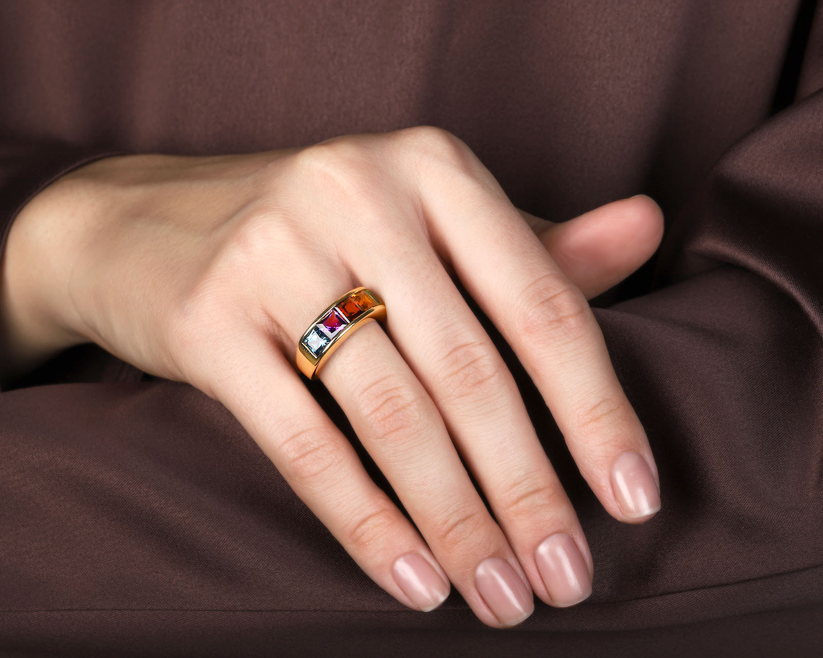 Оригинальное золотое кольцо с цветными камнями 3.28ct H.Stern Rainbow