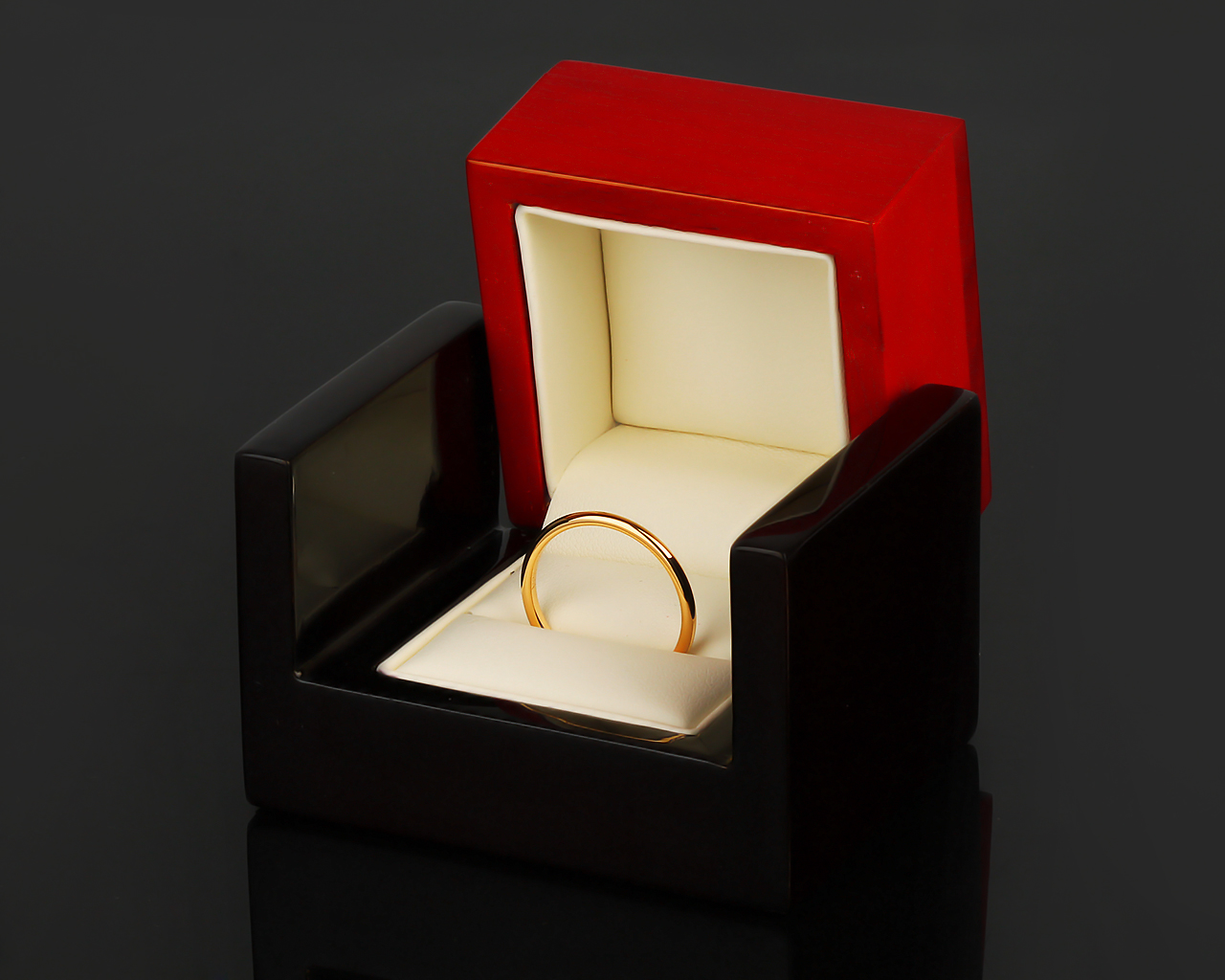 Обручальное золотое кольцо Van Cleef&Arpels