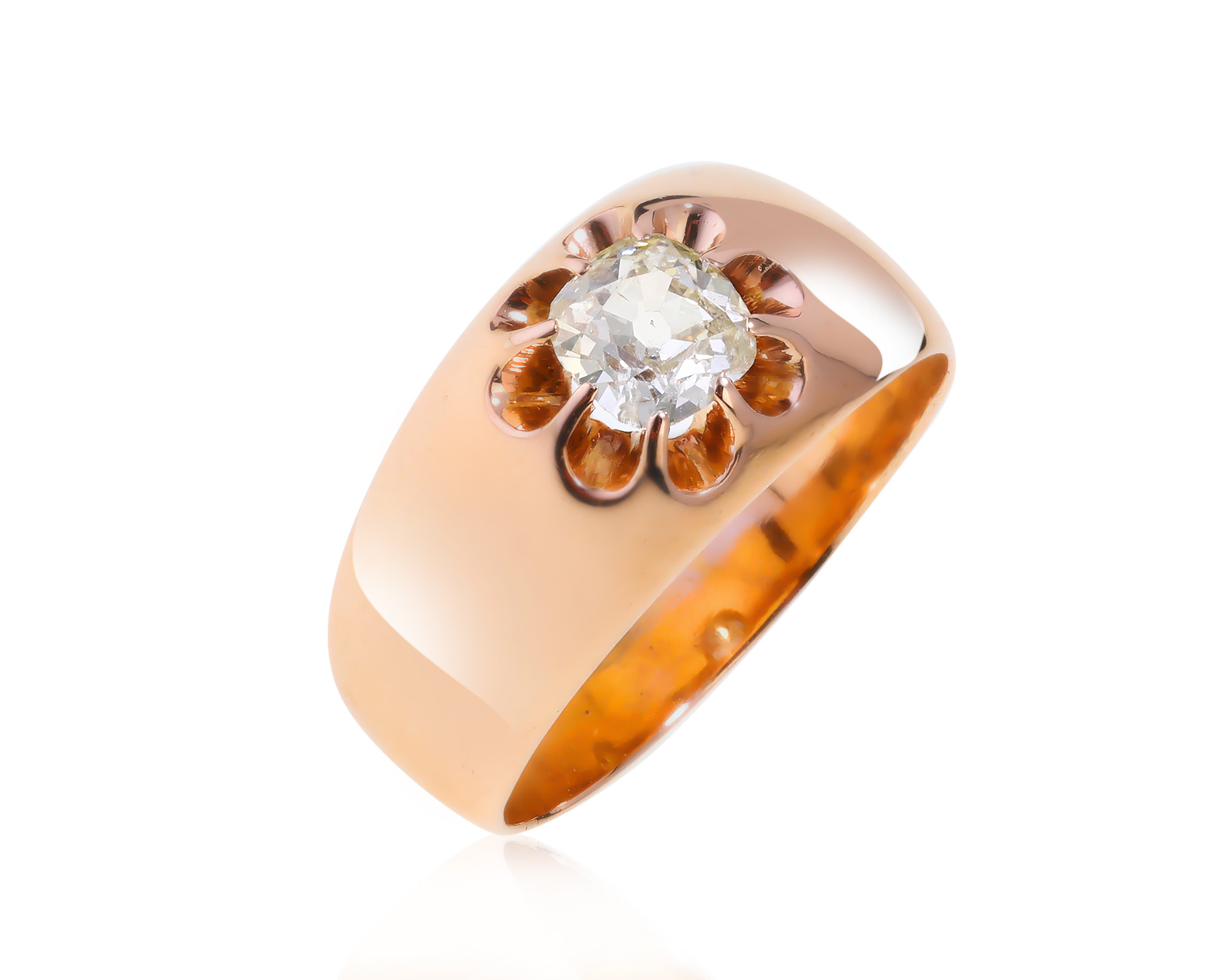 Нарядное золотое кольцо с бриллиантом 0.62ct