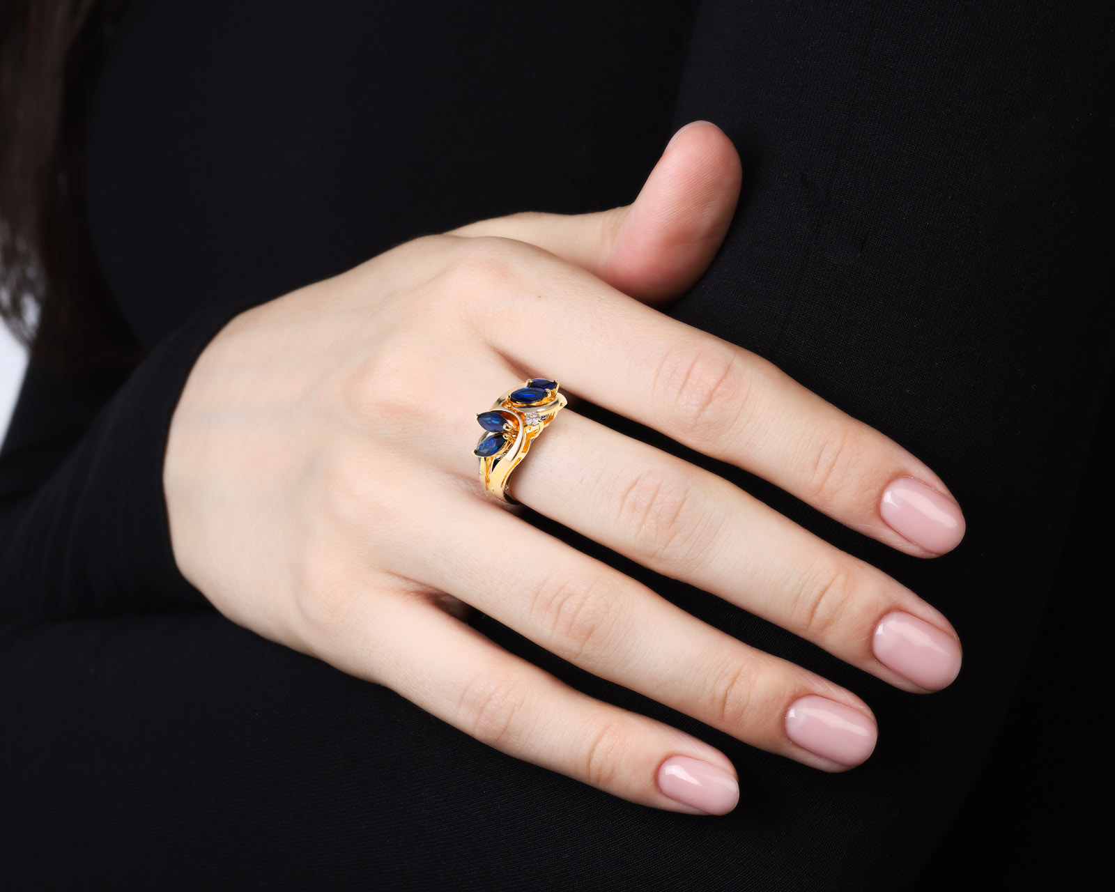 Модное золотое кольцо с сапфирами 0.97ct