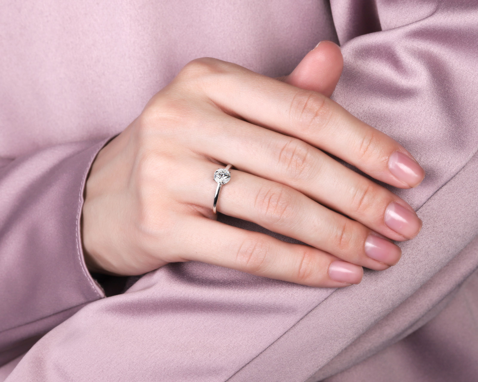 Платиновое кольцо с бриллиантом 1.00ct