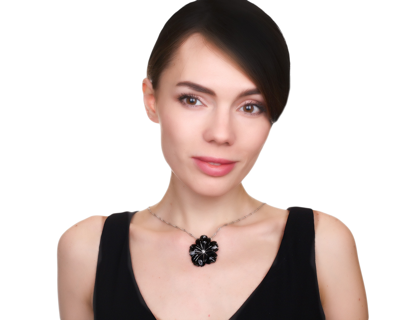 Завораживающий золотой кулон с резным ониксом