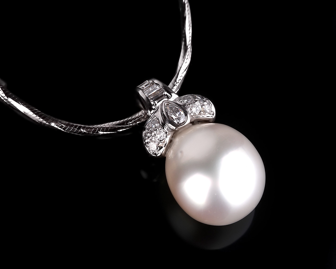 Изящный золотой кулон с бриллиантами и жемчужиной 040317/4