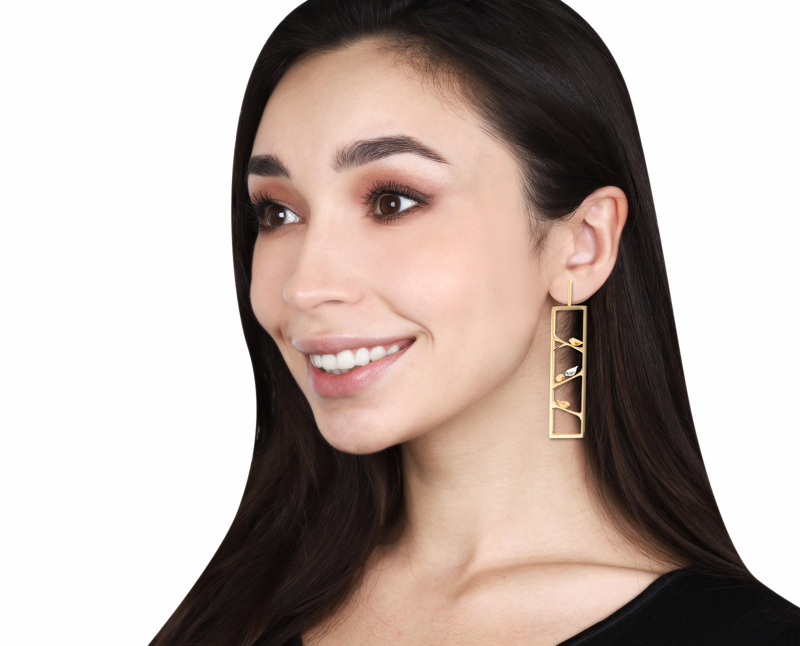 Нарядные золотые серьги с бриллиантами 0.03ct