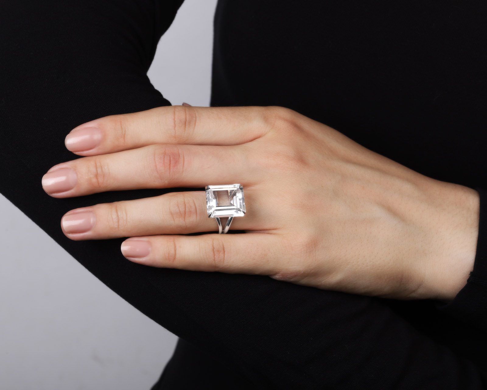 Оригинальное золотое кольцо с горным хрусталем 11.60ct H.Stern