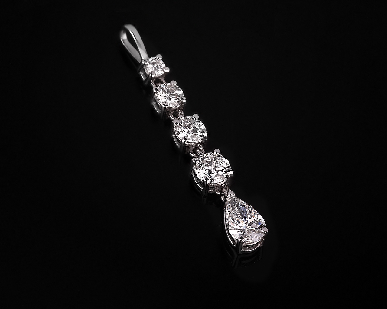 Изысканная золотая подвеска с бриллиантами 1.91ct