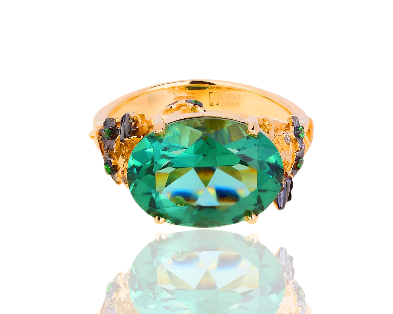 Нарядное золотое кольцо с андалузитами и тсаворитами 020918/3