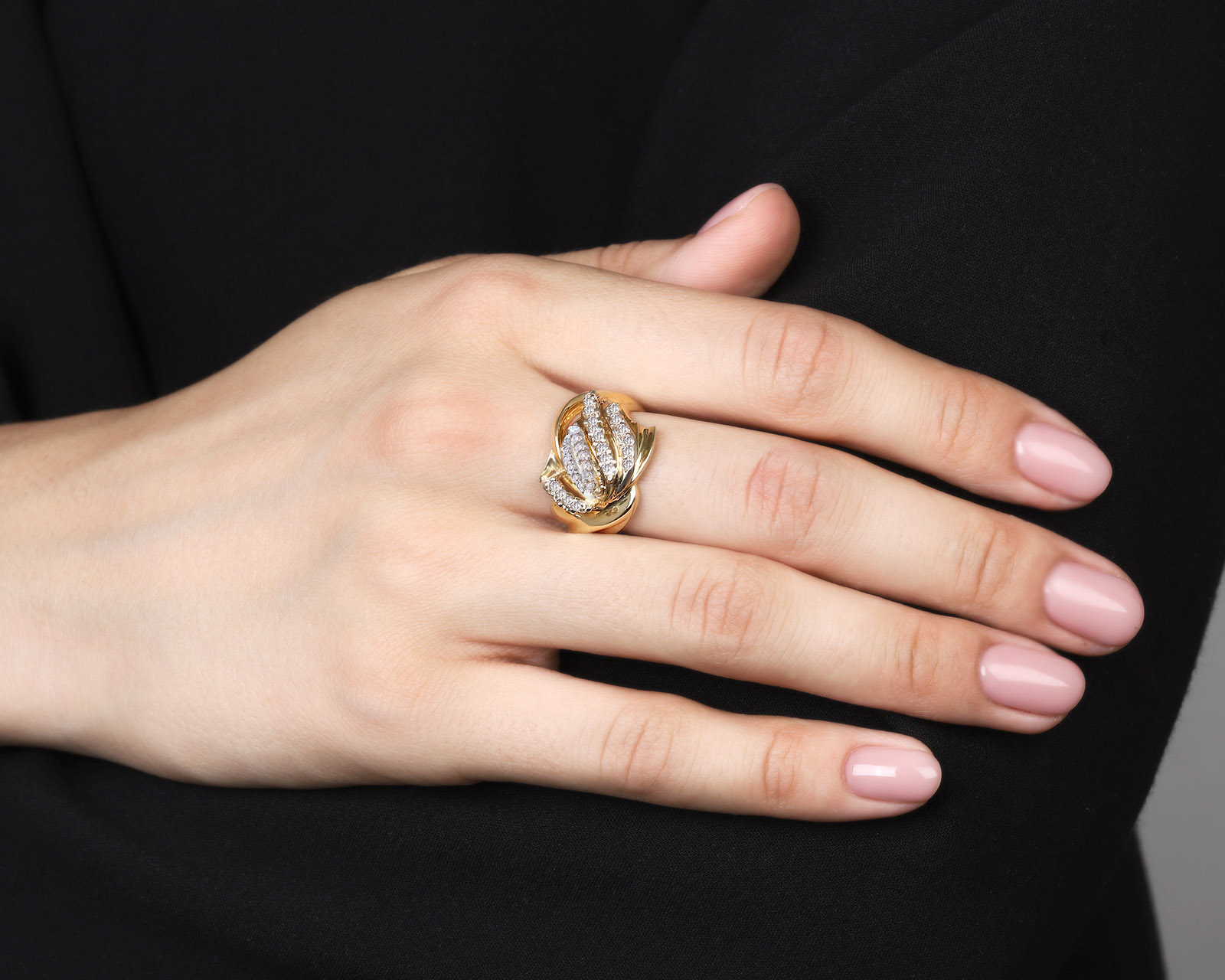 Восхитительное золотое кольцо с бриллиантами 0.38ct