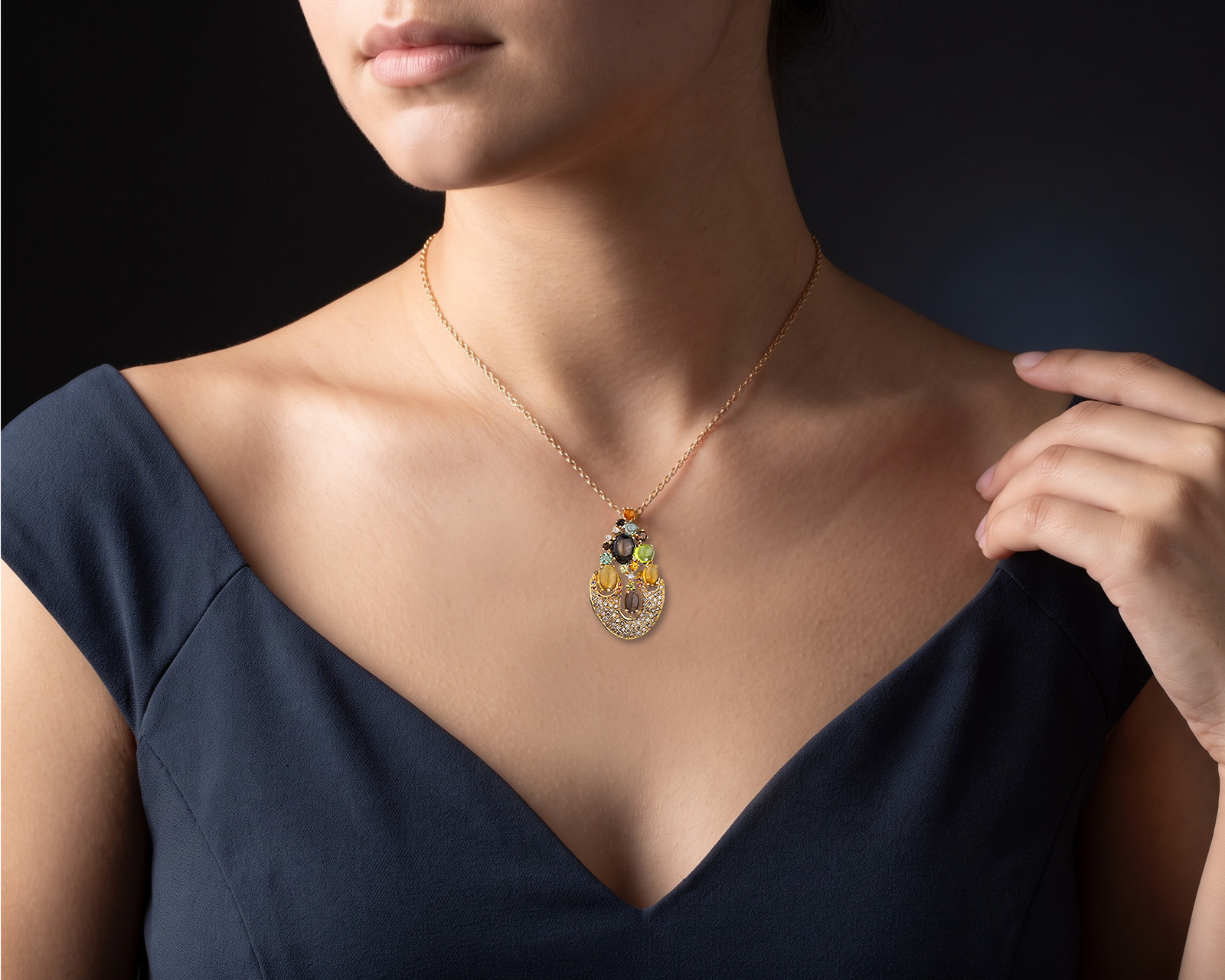 Оригинальное золотое колье с цветными камнями 3.59ct Novarese&Sannazzaro