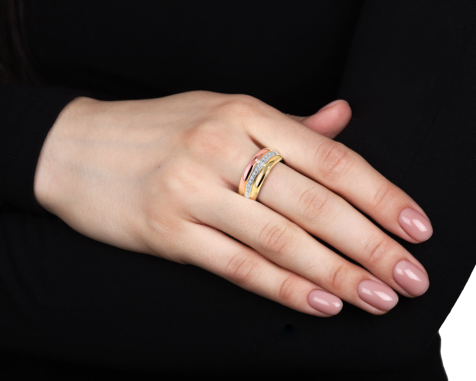 Стильное золотое кольцо с бриллиантами 0.13ct