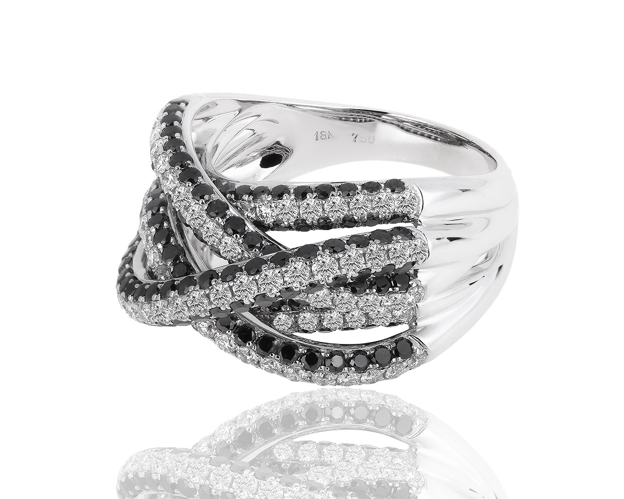 Изящное золотое кольцо с черными и белыми бриллиантами 3.61ct 021218/7 Изящное золотое кольцо с черными и белыми бриллиантами 3.61ct 021218/7