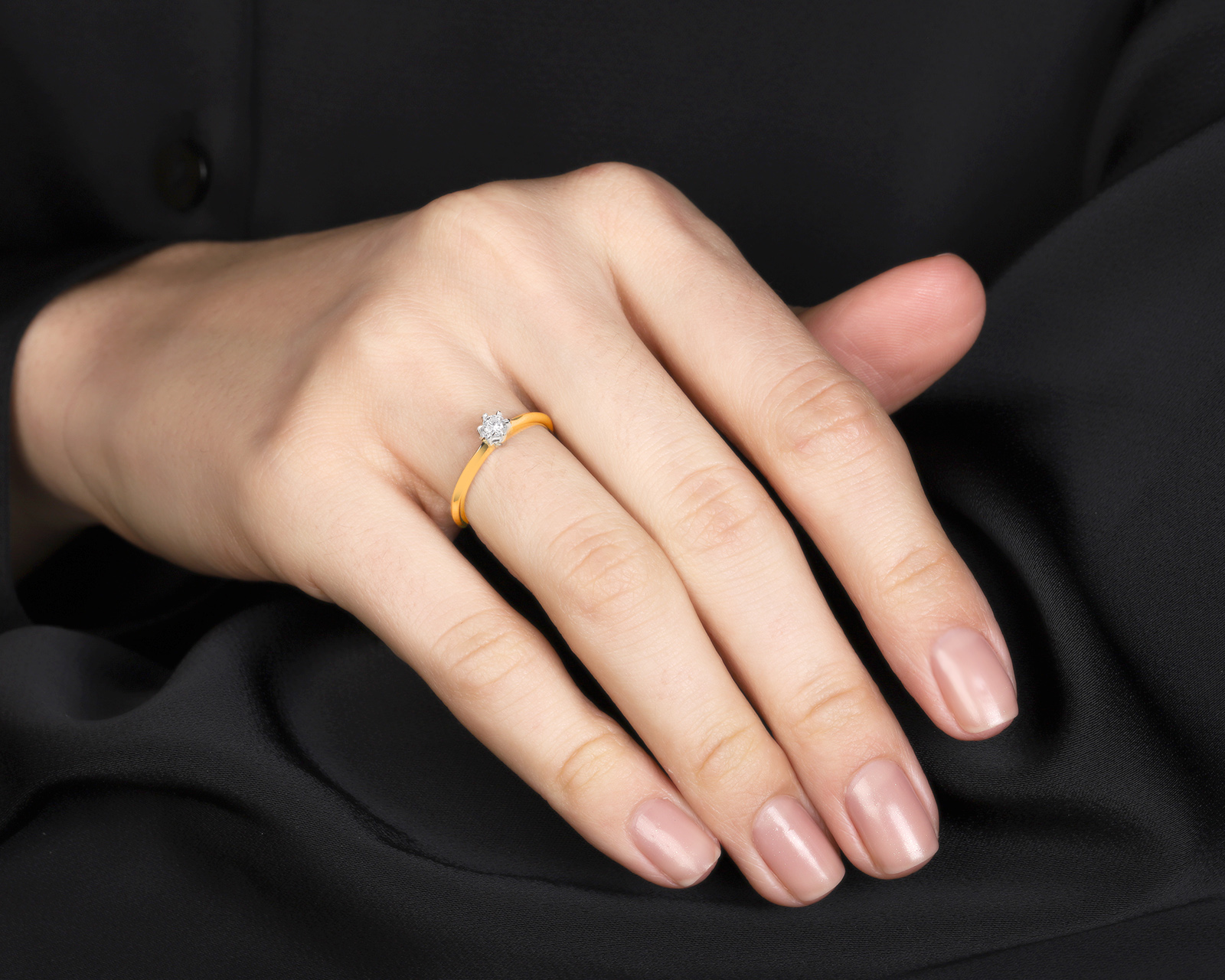 Золотое кольцо с бриллиантом 0.12ct