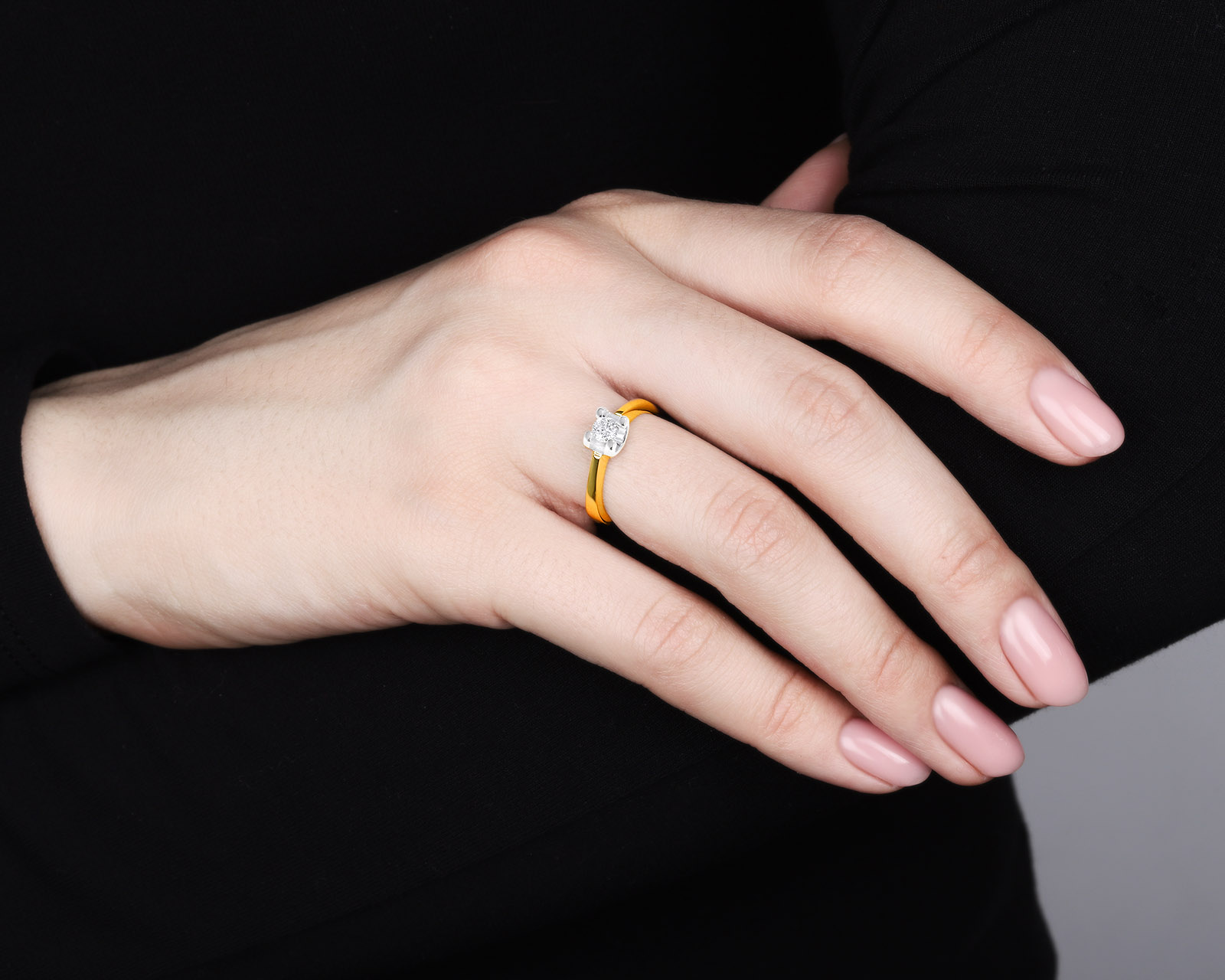 Престижное золотое кольцо с бриллиантом 0.18ct