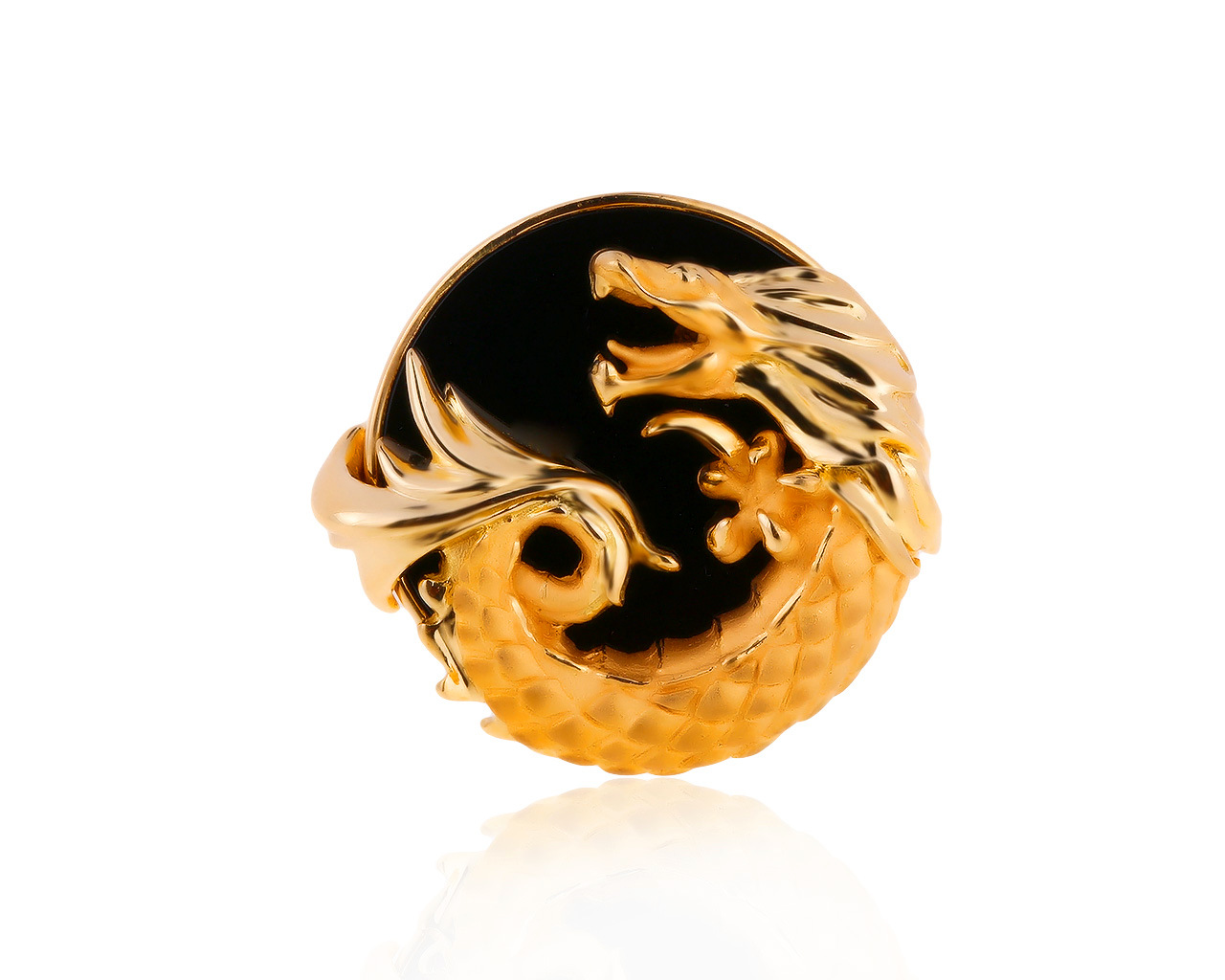 Оригинальное золотое кольцо с ониксом Carrera y Carrera