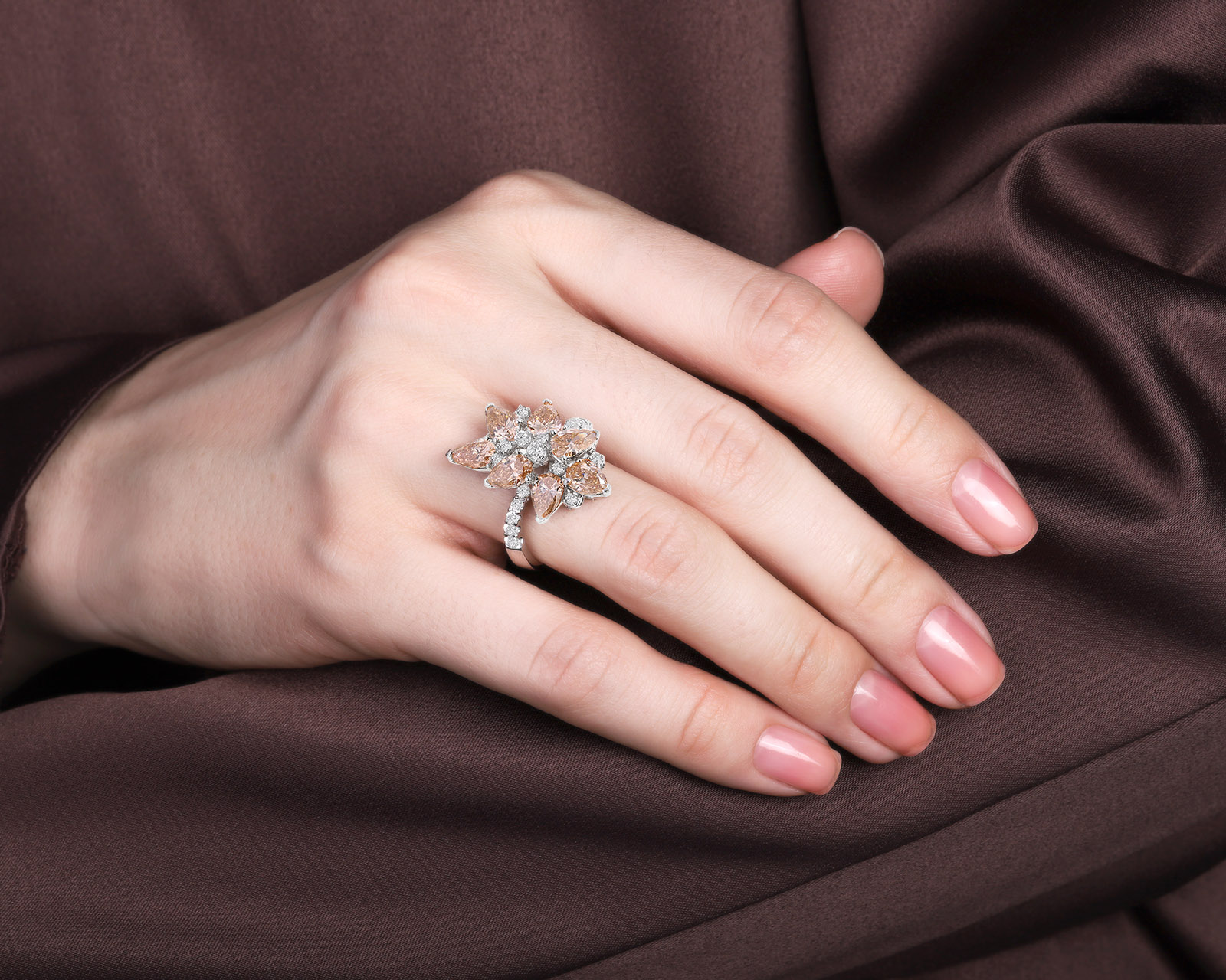 Золотое кольцо с бриллиантами 4.64ct