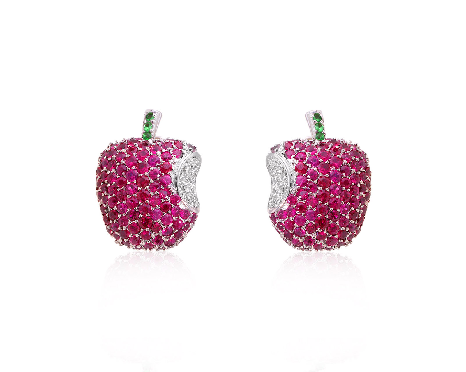 Золотые серьги с рубинами 5.50ct и тсаворитами 0.12ct