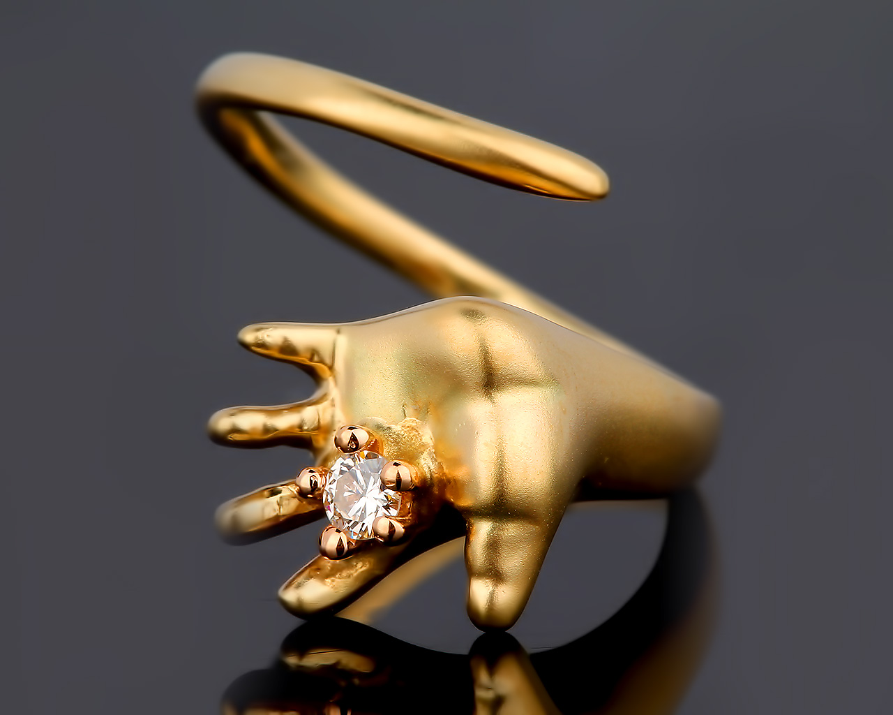 Золотое кольцо с бриллиантом ладошка младенца 150416/10