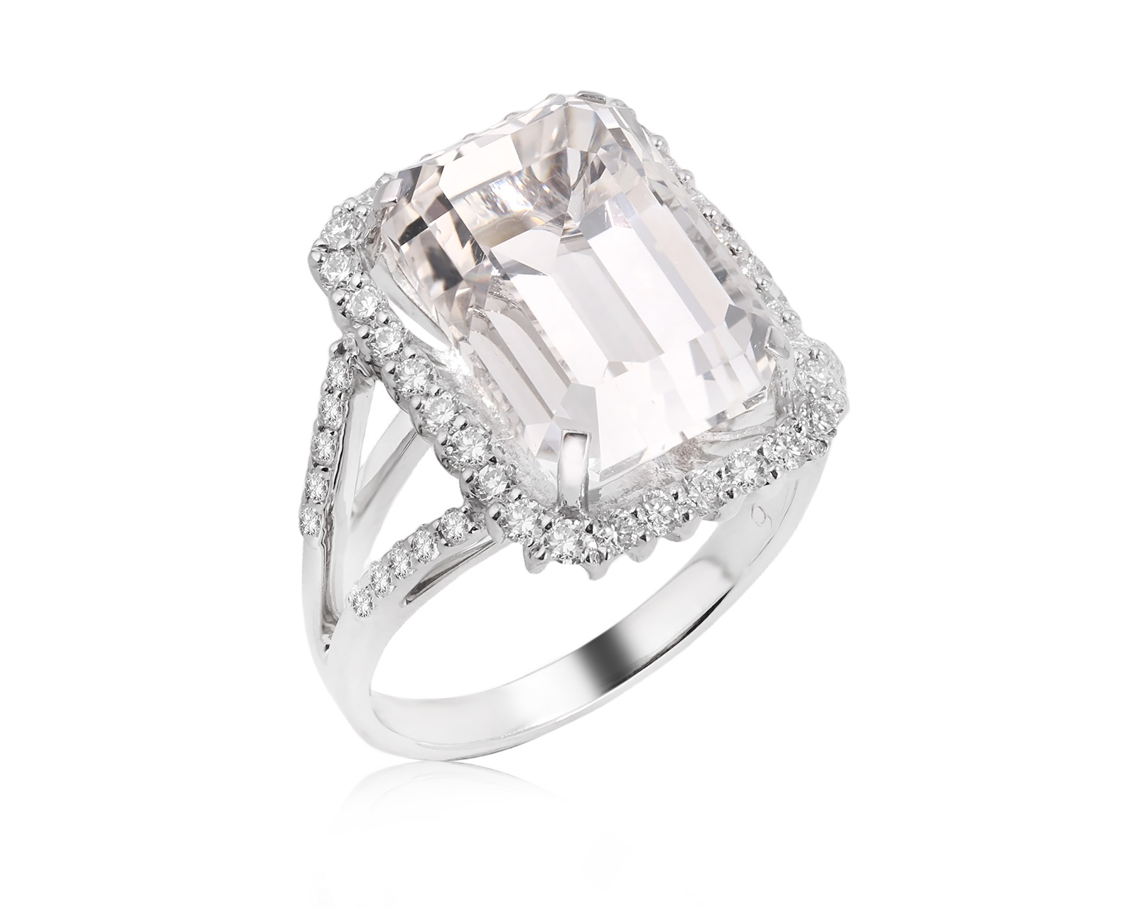 Золотое кольцо с данбуритом 9.61ct и бриллиантами 0.50ct 221025/19