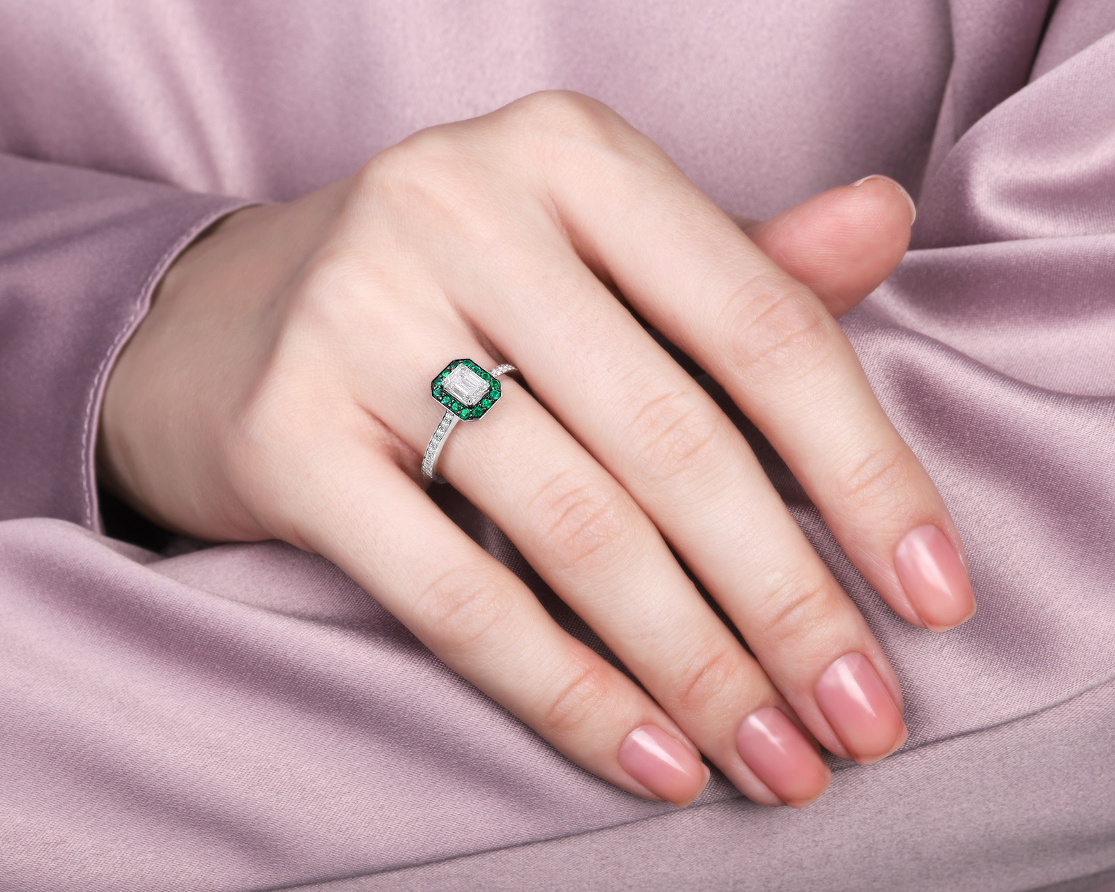 Золотое кольцо с бриллиантами 0.83ct и изумрудами 0.22ct Evgeny Matveev