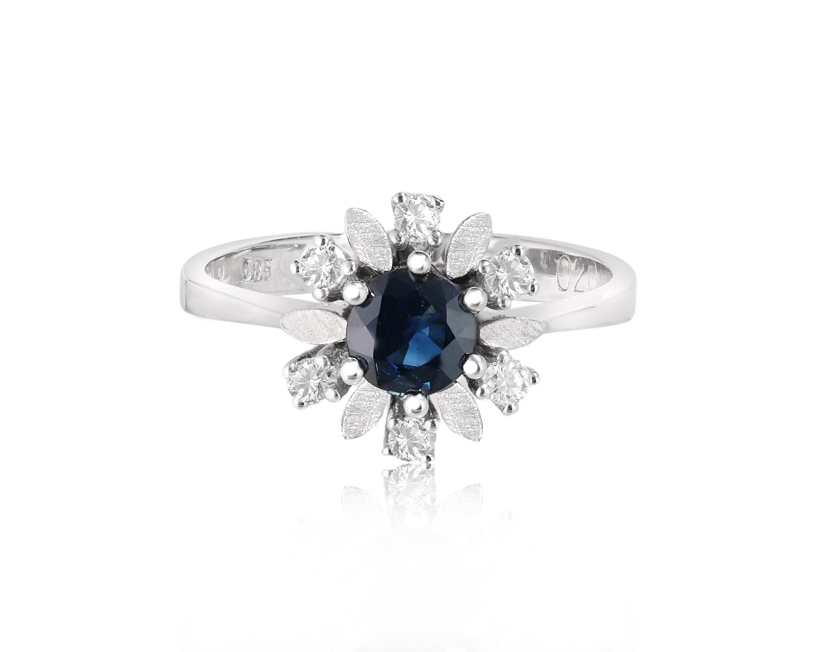 Золотое кольцо с сапфиром 0.60ct и бриллиантами 0.18ct