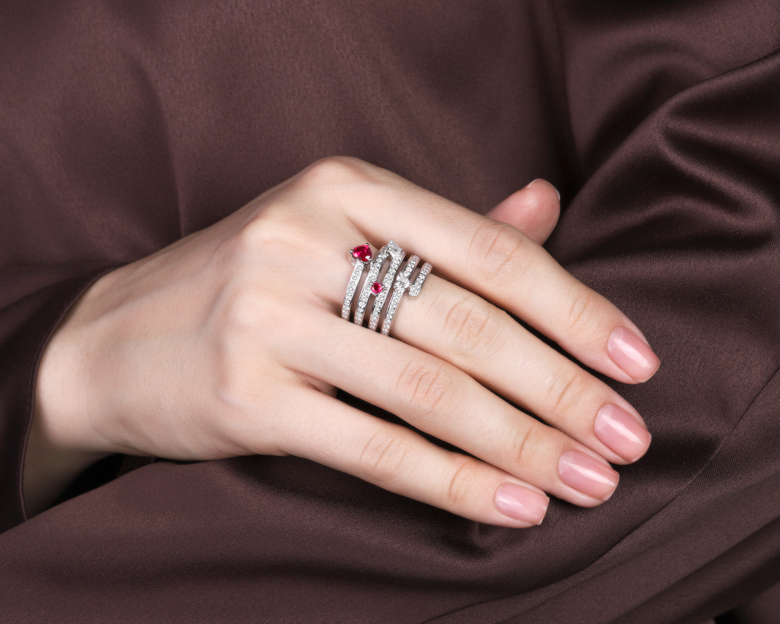 Золотое кольцо с рубинами 0.62ct и бриллиантами 1.06ct