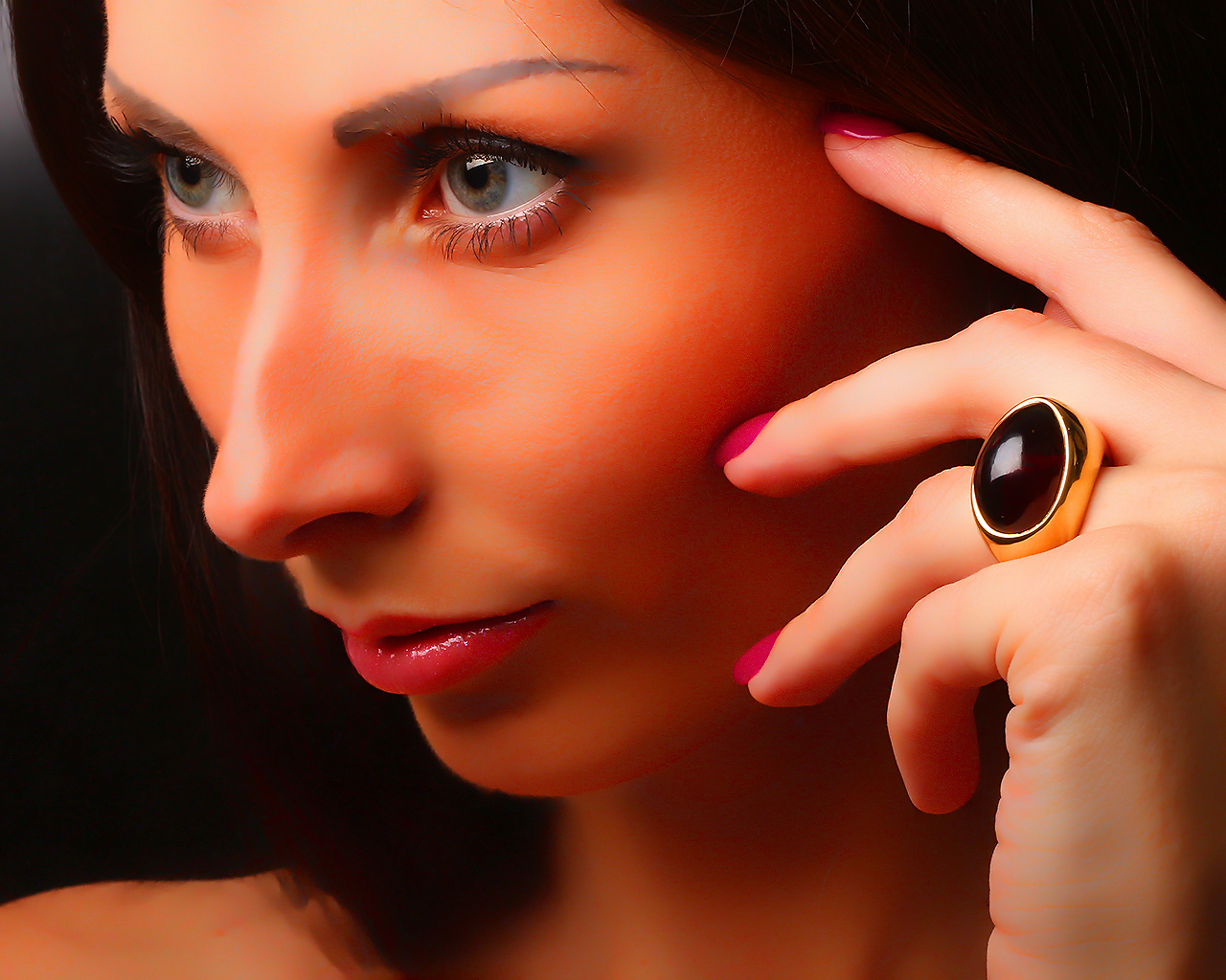 Массивное золотое кольцо Pomellato Narciso