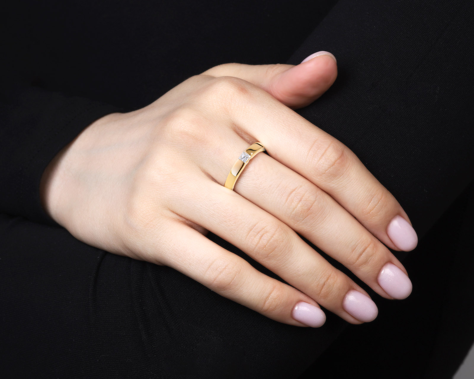 Достойное золотое кольцо с бриллиантом 0.24ct