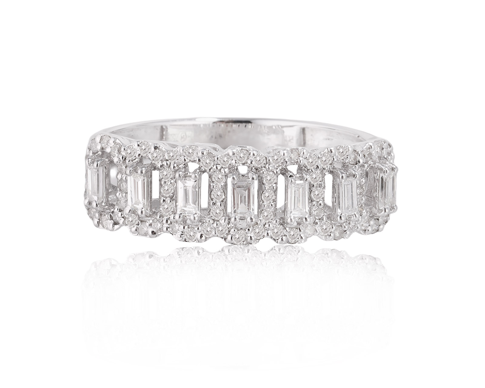 Золотое кольцо с бриллиантами 0.68ct