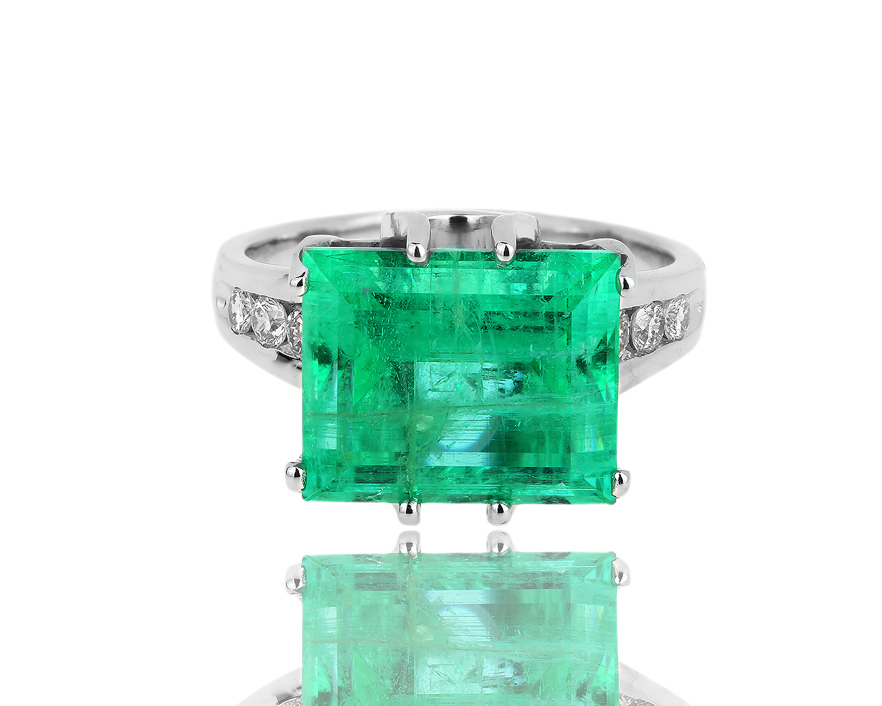 Шикарное золотое кольцо с изумрудом 7.17ct Сертификат МГУ Шикарное золотое кольцо с изумрудом 7.17ct Сертификат МГУ