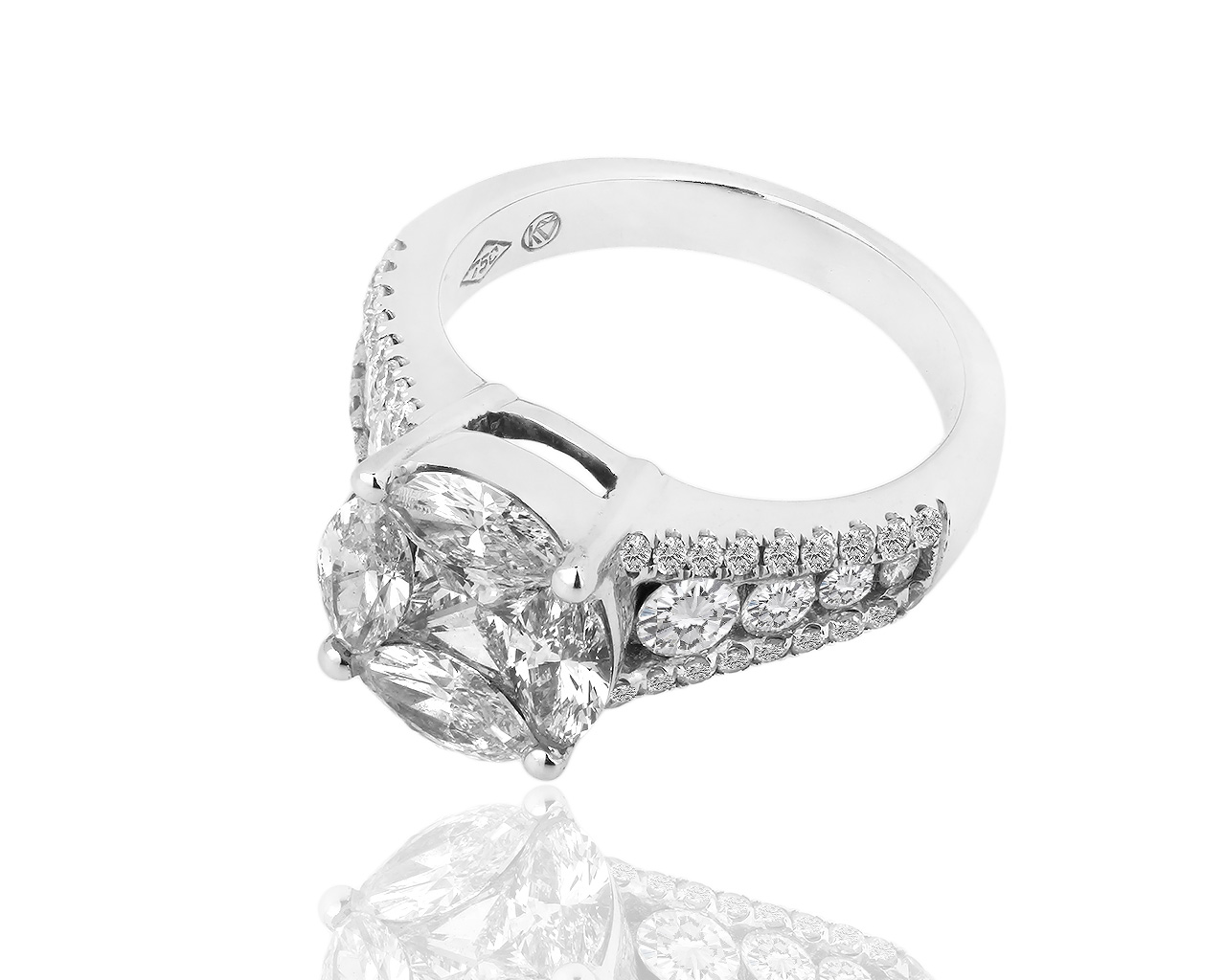 Привлекательное золотое кольцо с бриллиантами 2.40ct