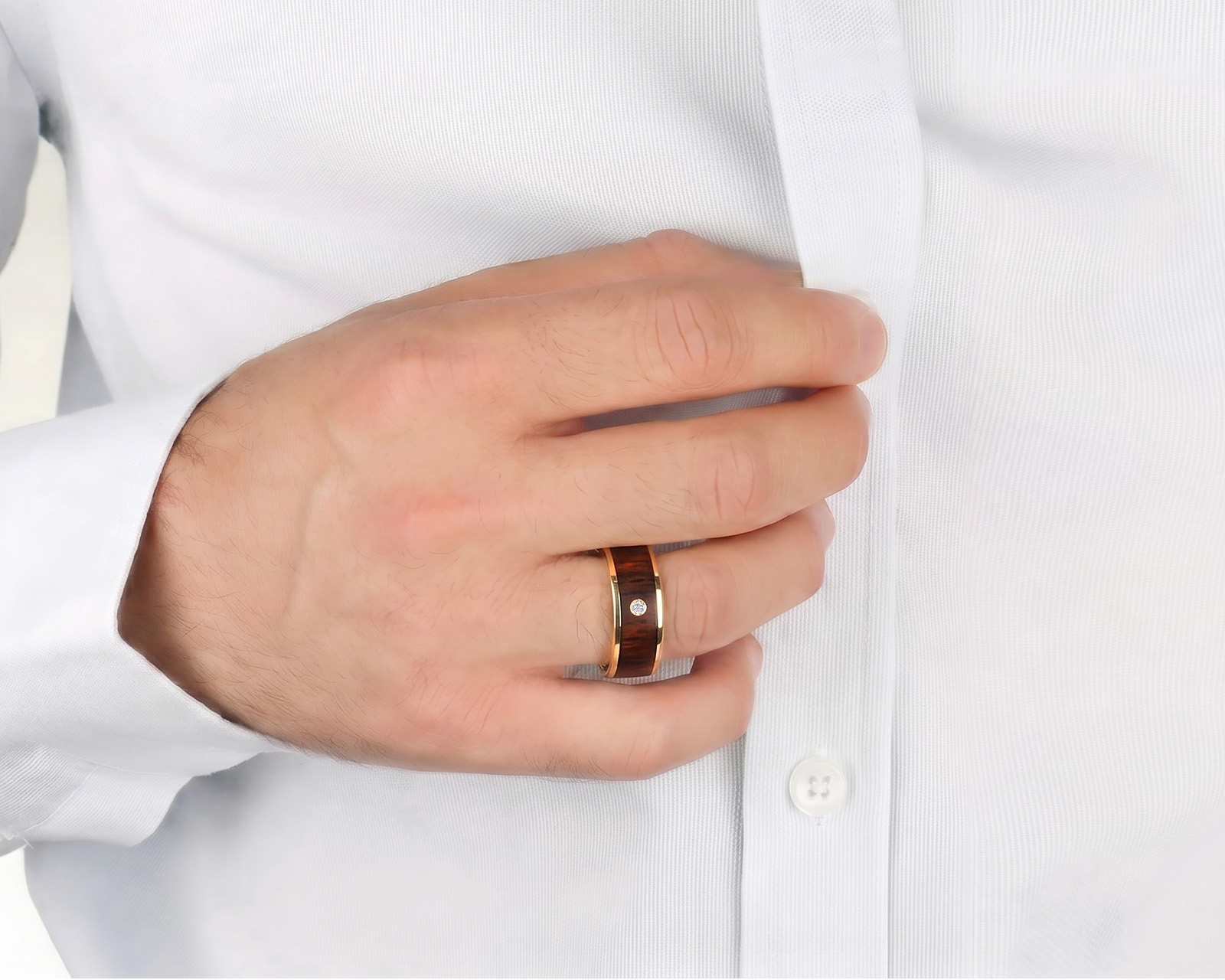 Оригинальное золотое кольцо с бриллиантом 0.05ct German Kabirski