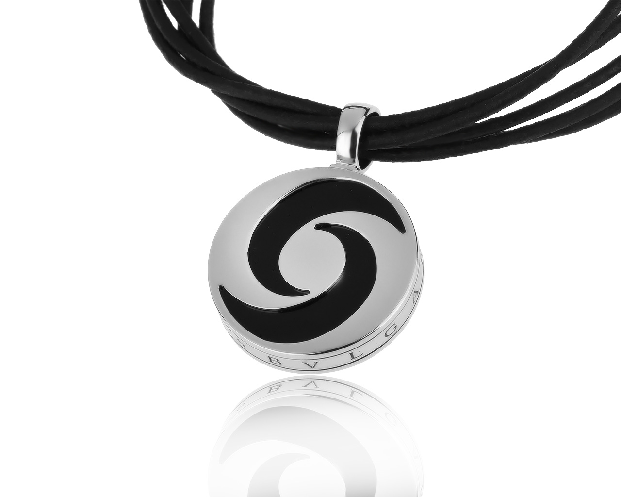 Оригинальный золотой кулон с ониксом Bvlgari 020320/15 Оригинальный золотой кулон с ониксом Bvlgari 020320/15