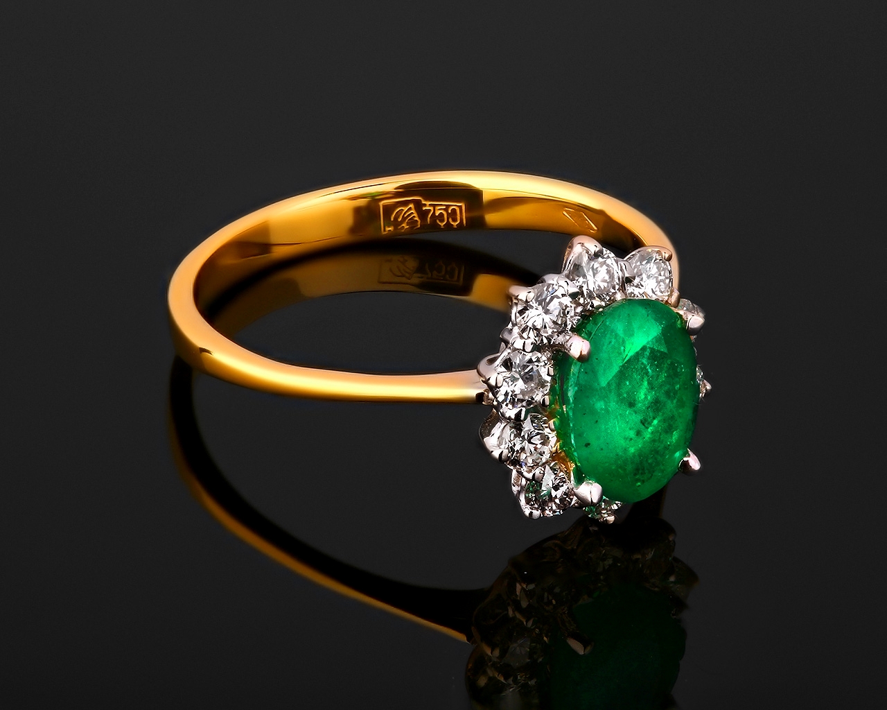 Бриллиантовое золотое кольцо с изумрудом 0.60ct