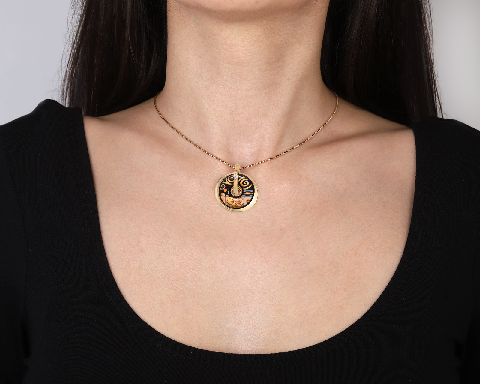 Оригинальный золотой кулон с эмалью Frey Wille